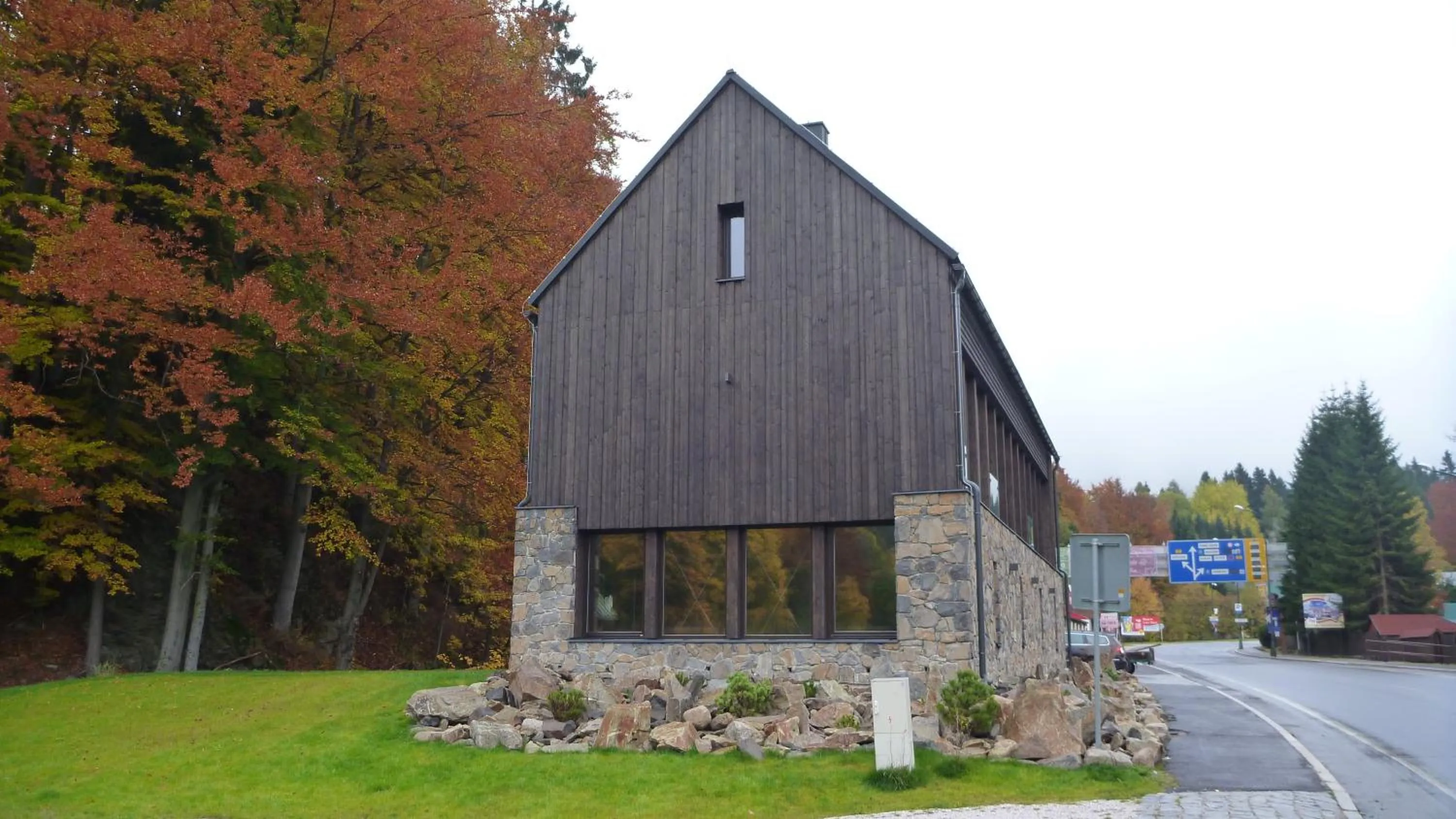 Facade/entrance in Krakonošova Dílna "WOODHAUS"