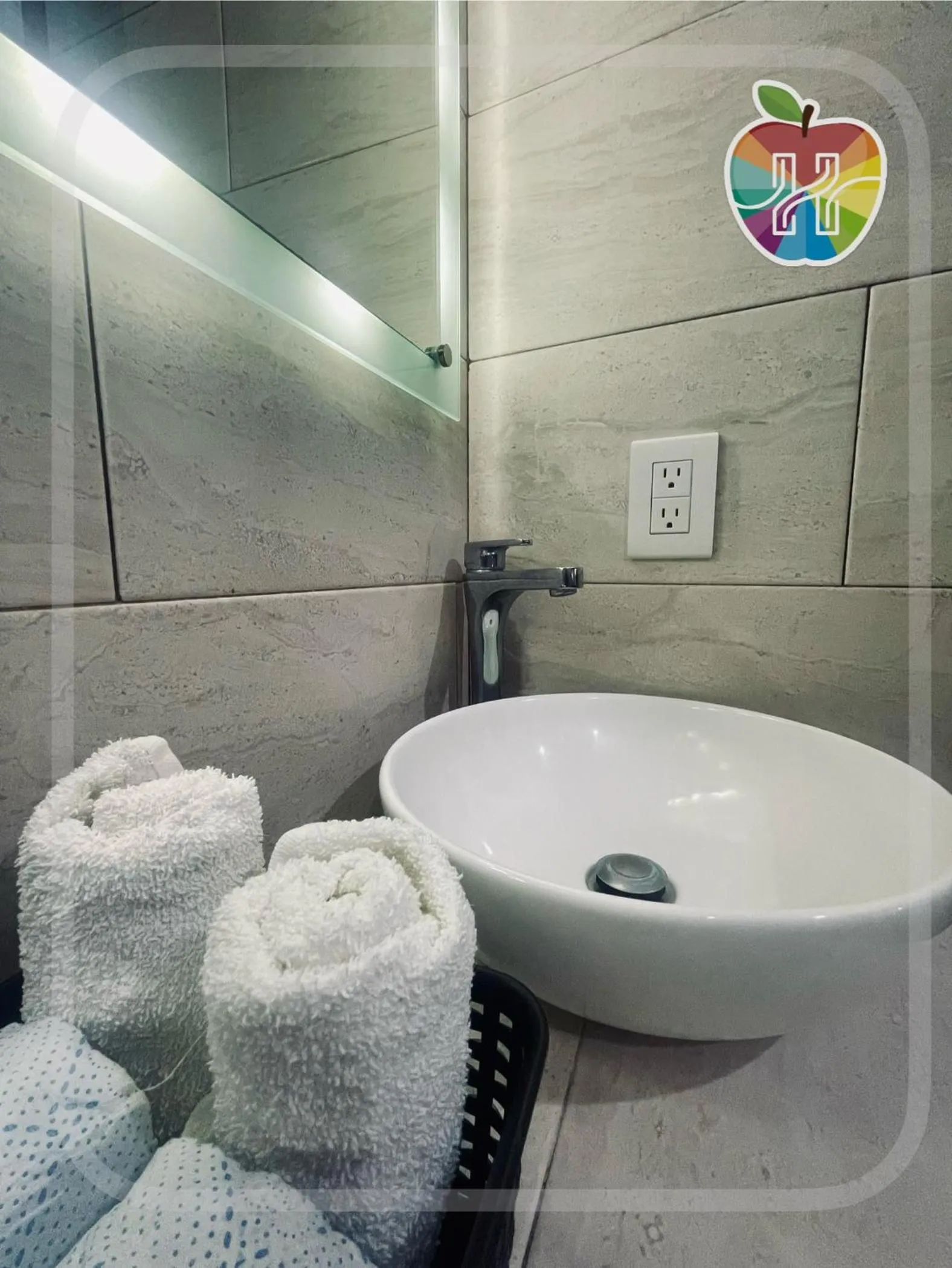 Toilet in HOTEL LA GRAN MANZANA