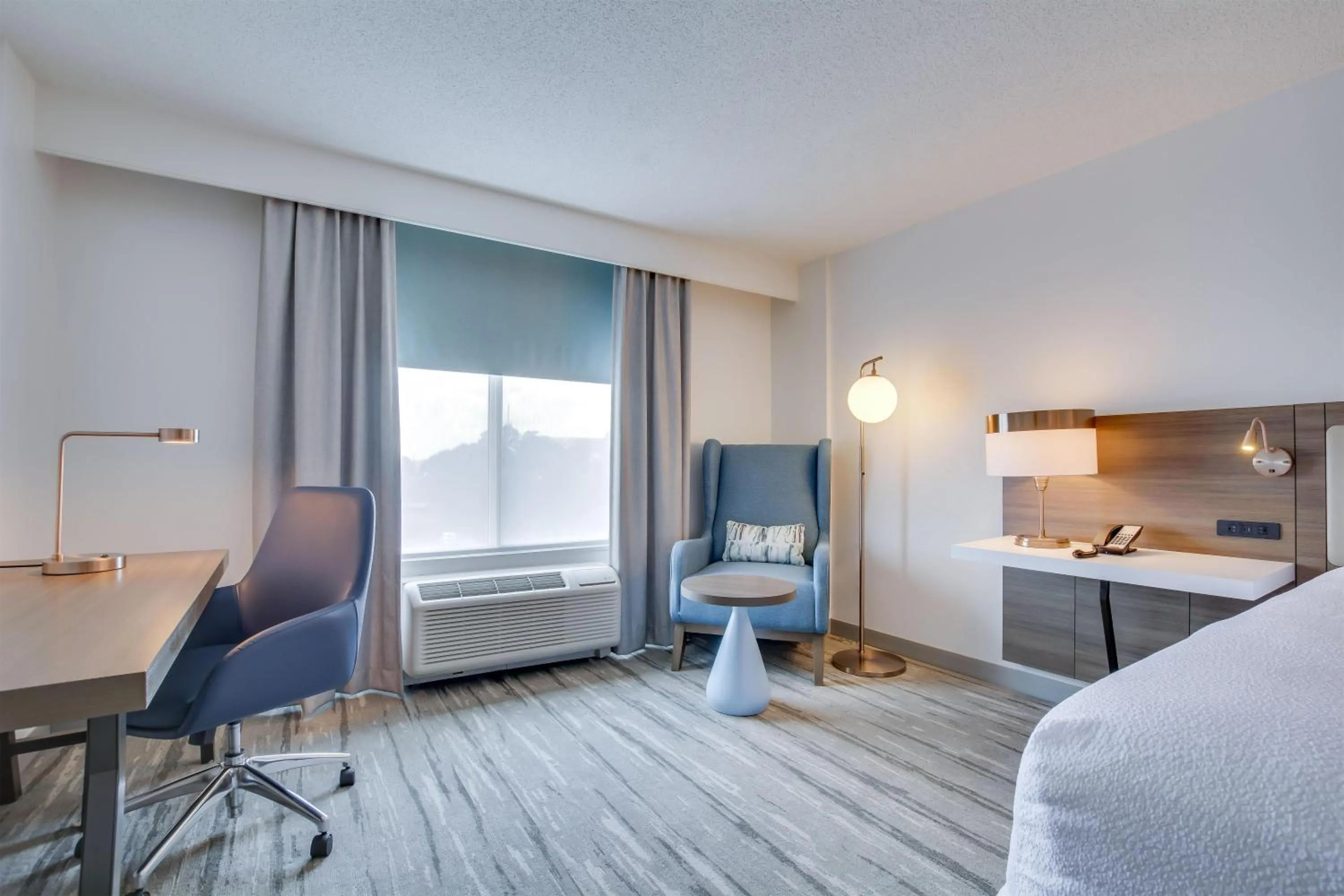 Bedroom, Bed in Hilton Garden Inn Louisville Airport