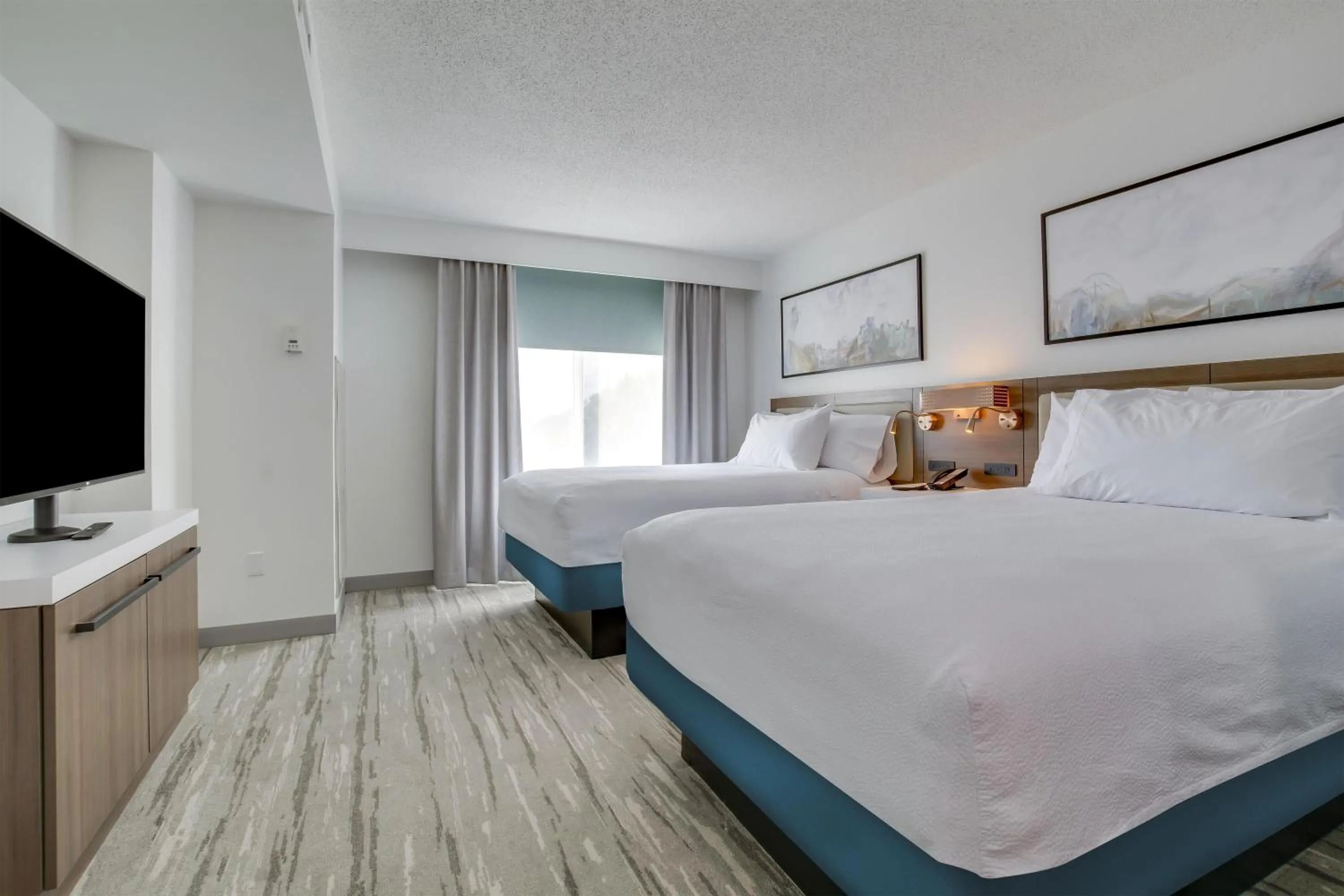 Bed in Hilton Garden Inn Louisville Airport