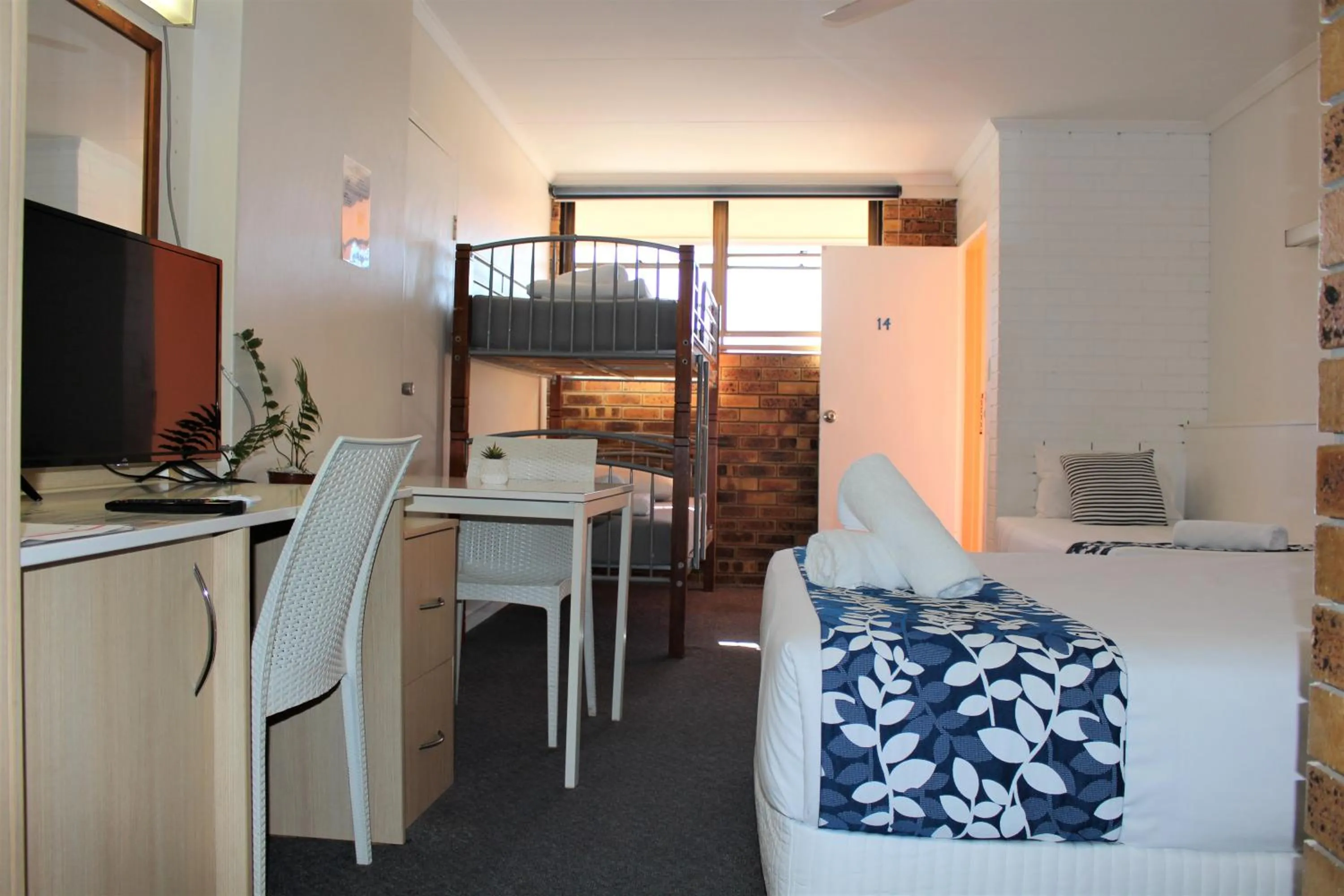 Bed in Camden Motor Inn