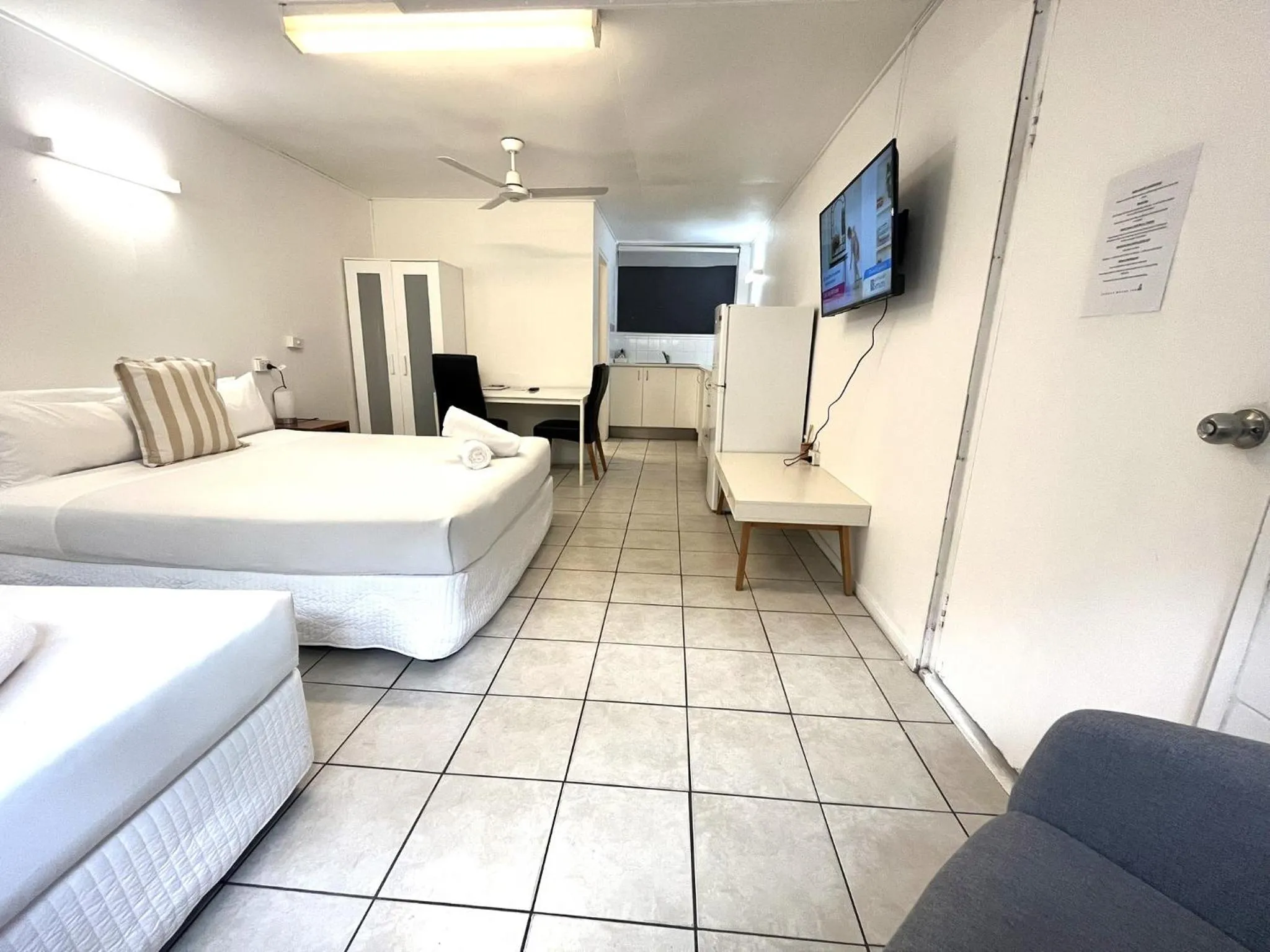 Bed in Camden Motor Inn