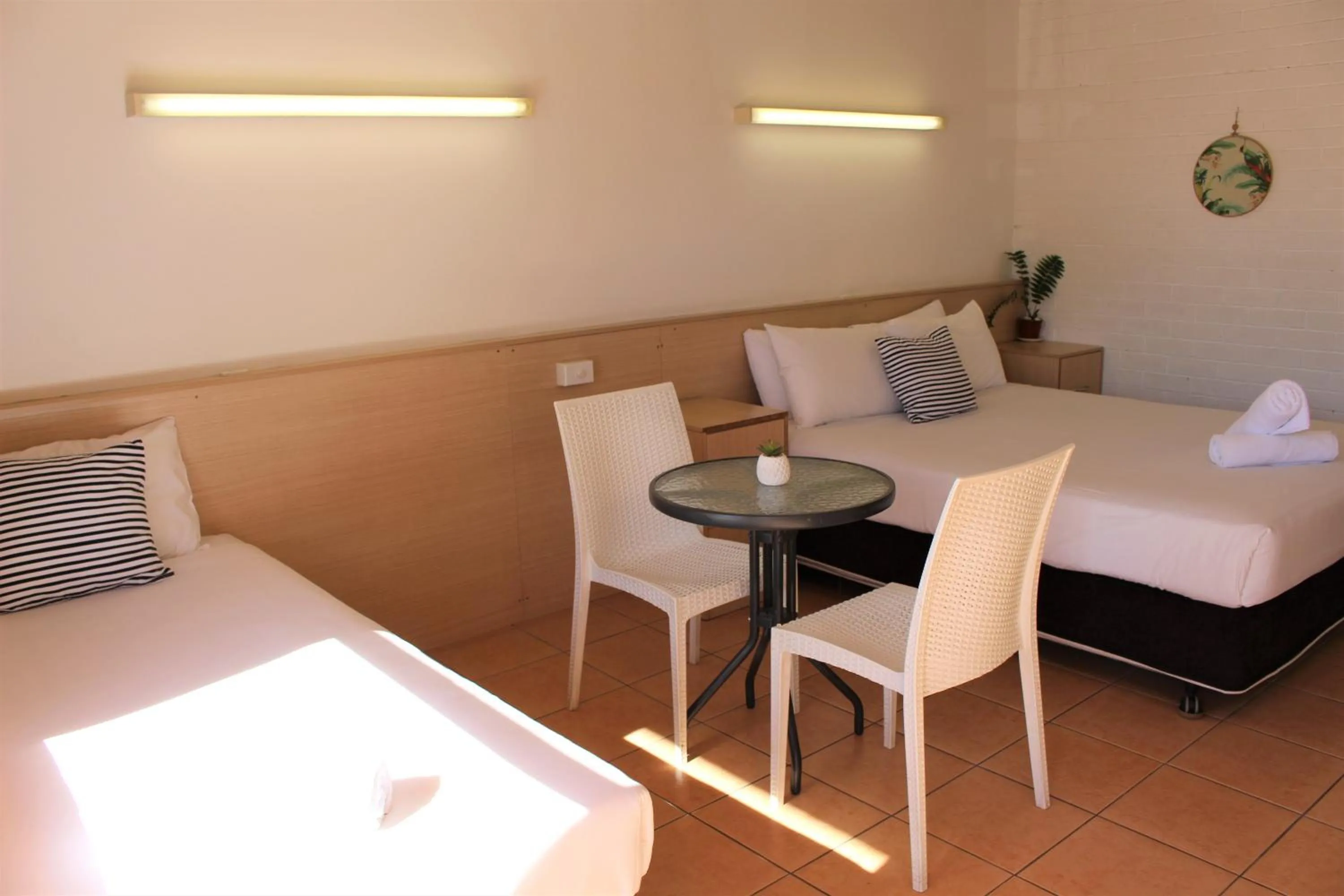 Bed in Camden Motor Inn