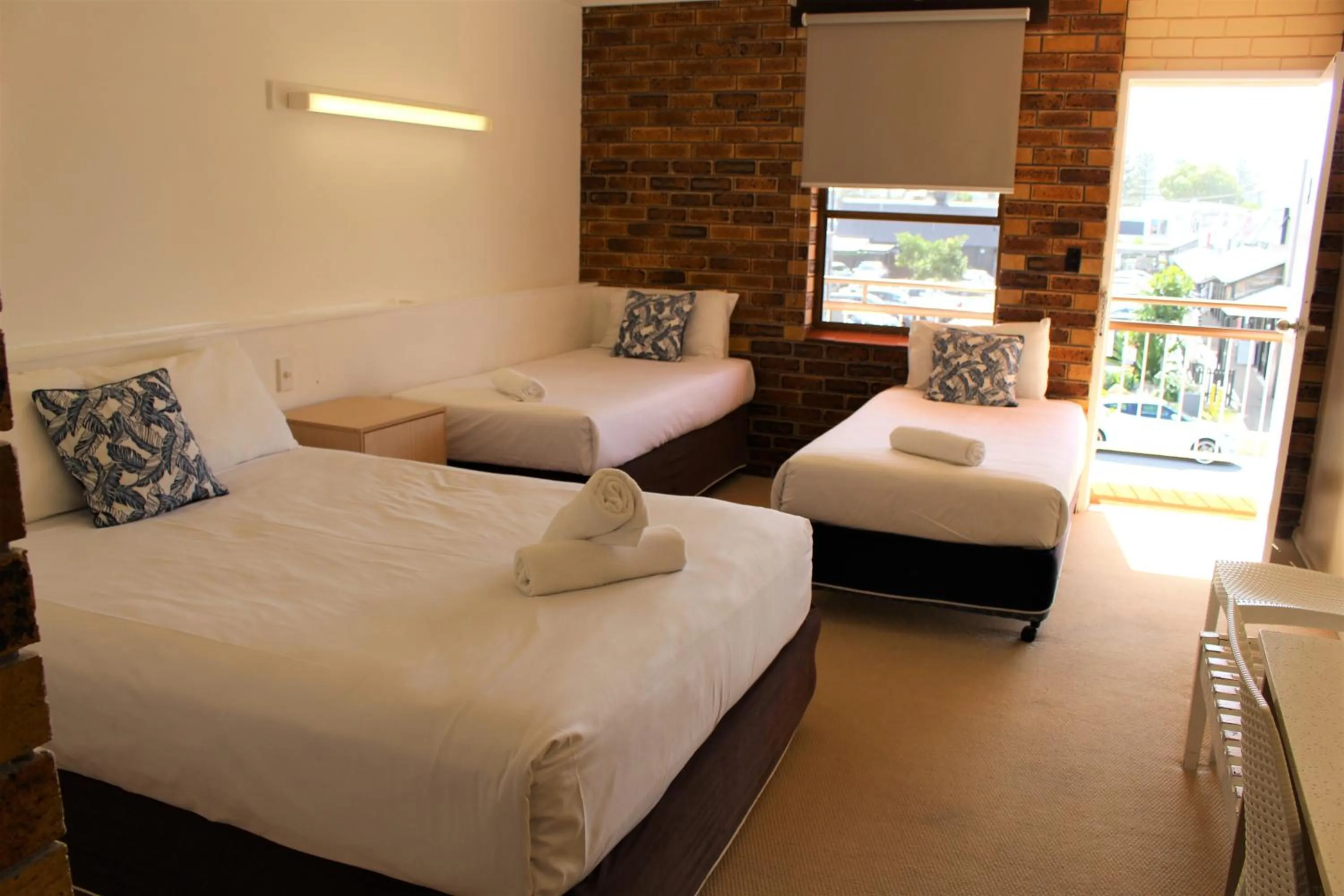 Bed in Camden Motor Inn