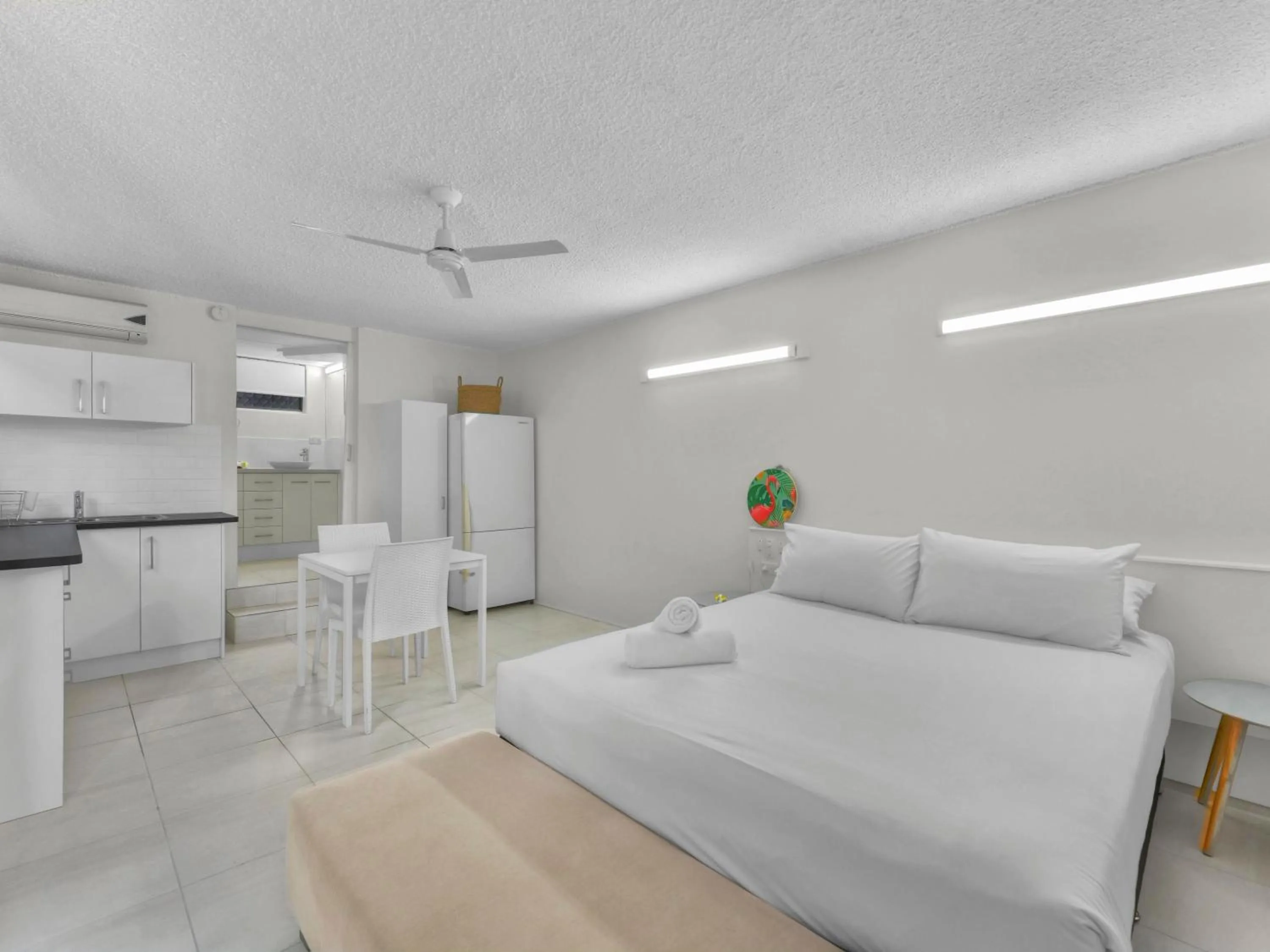 Bed in Camden Motor Inn