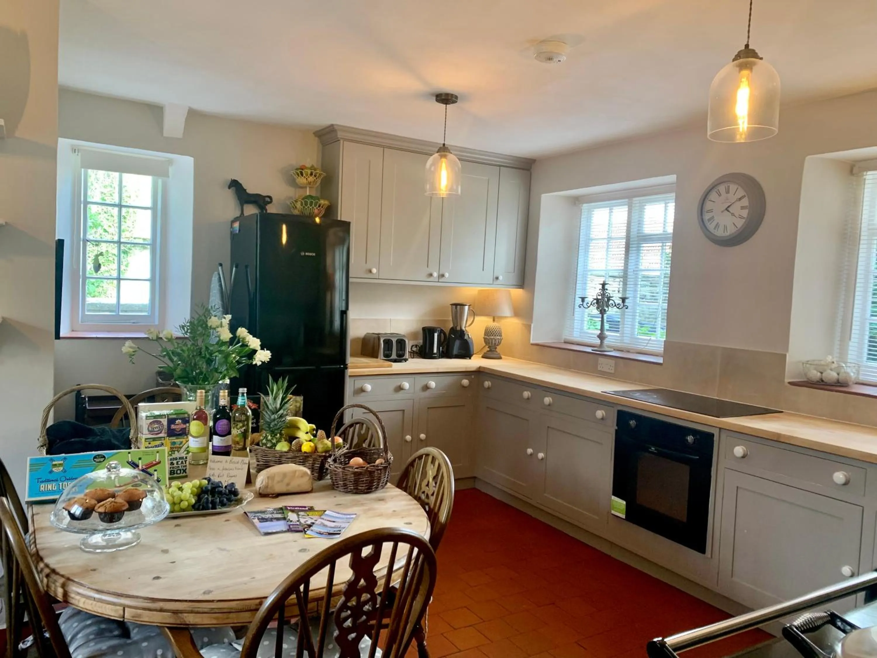 Kitchen or kitchenette in Buscot Manor