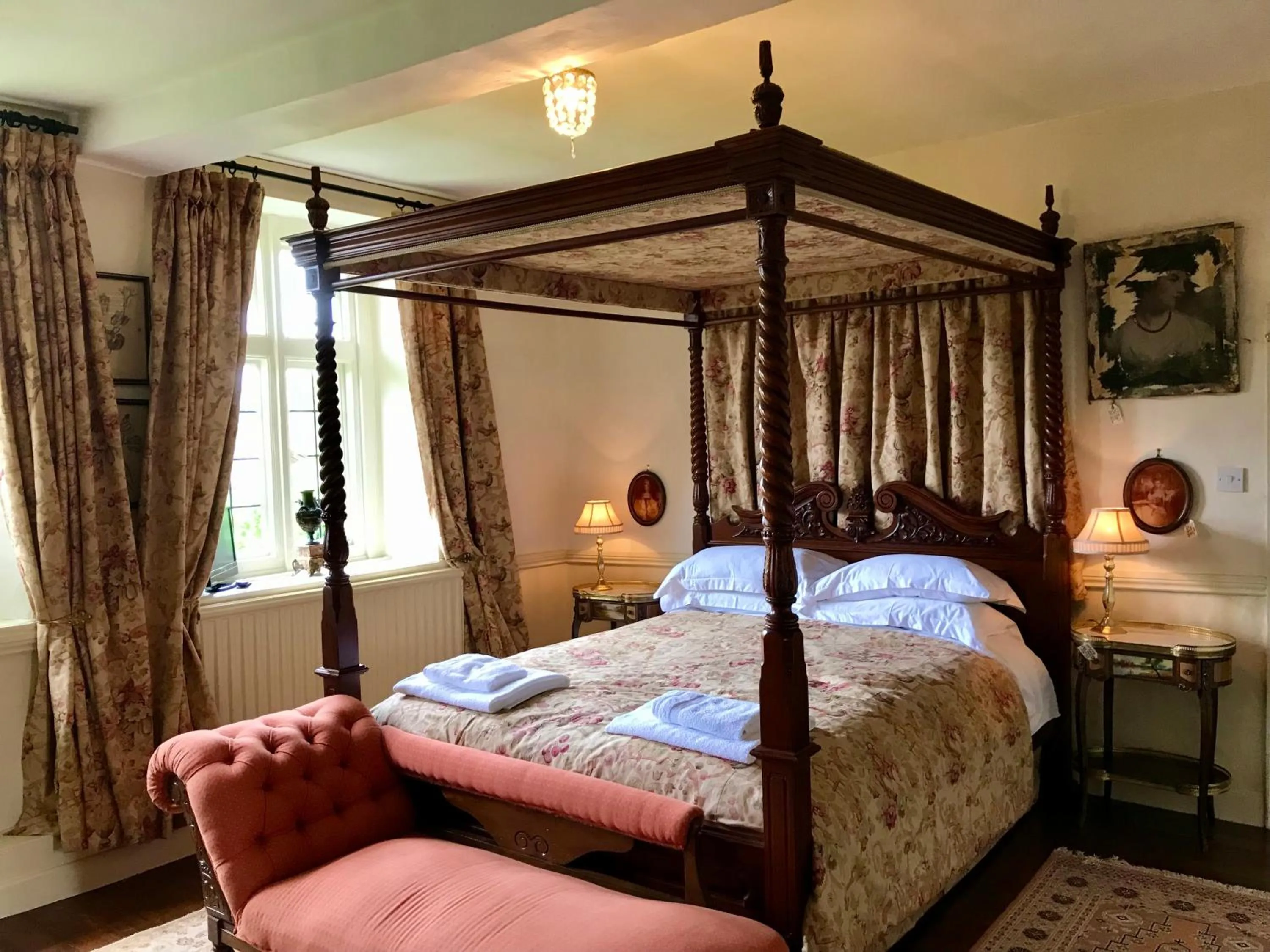 Bedroom, Bed in Buscot Manor