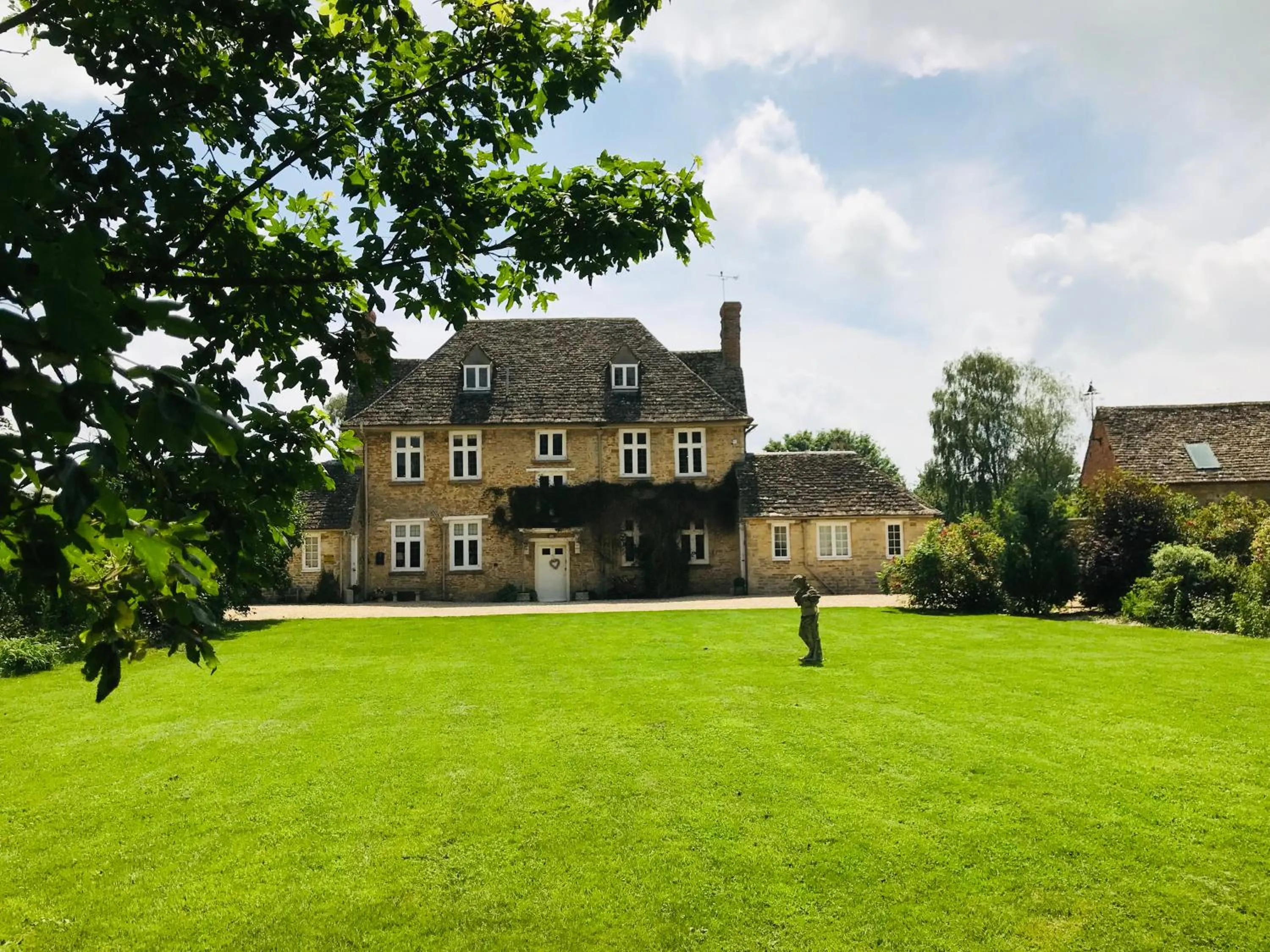 Property building in Buscot Manor
