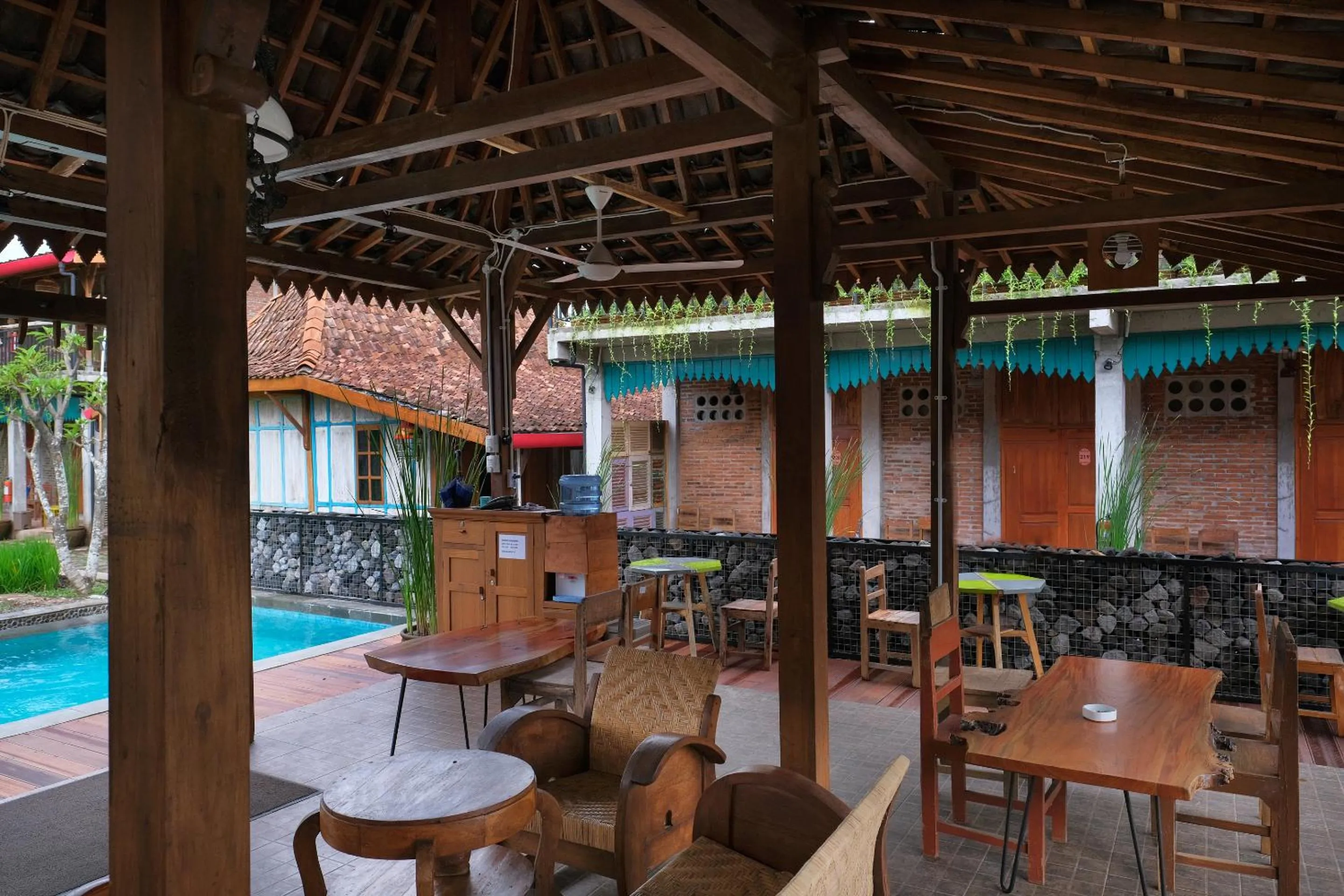 Restaurant/places to eat in Kampung Lawasan Heritage Cottage