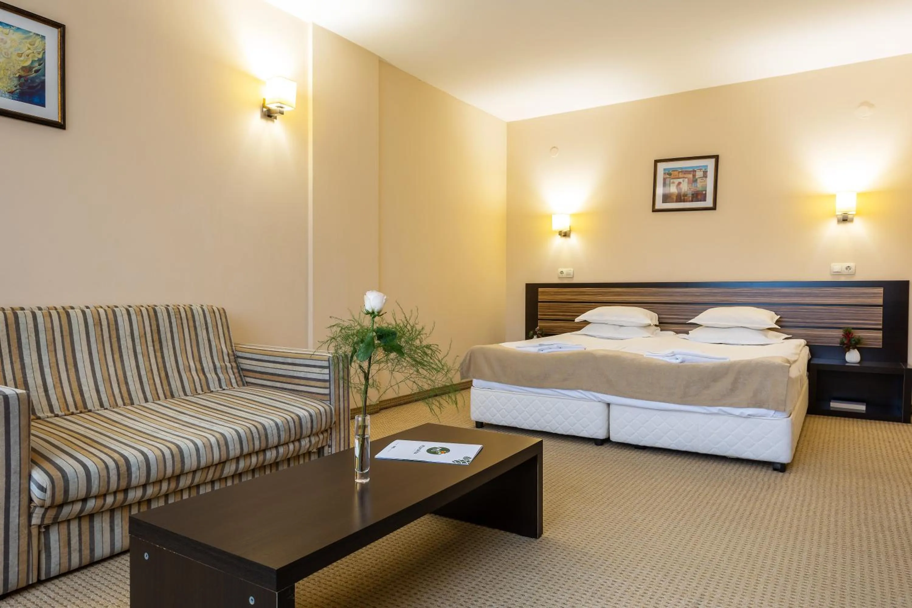 Bedroom, Bed in Hotel Mursalitsa by HMG - Half board