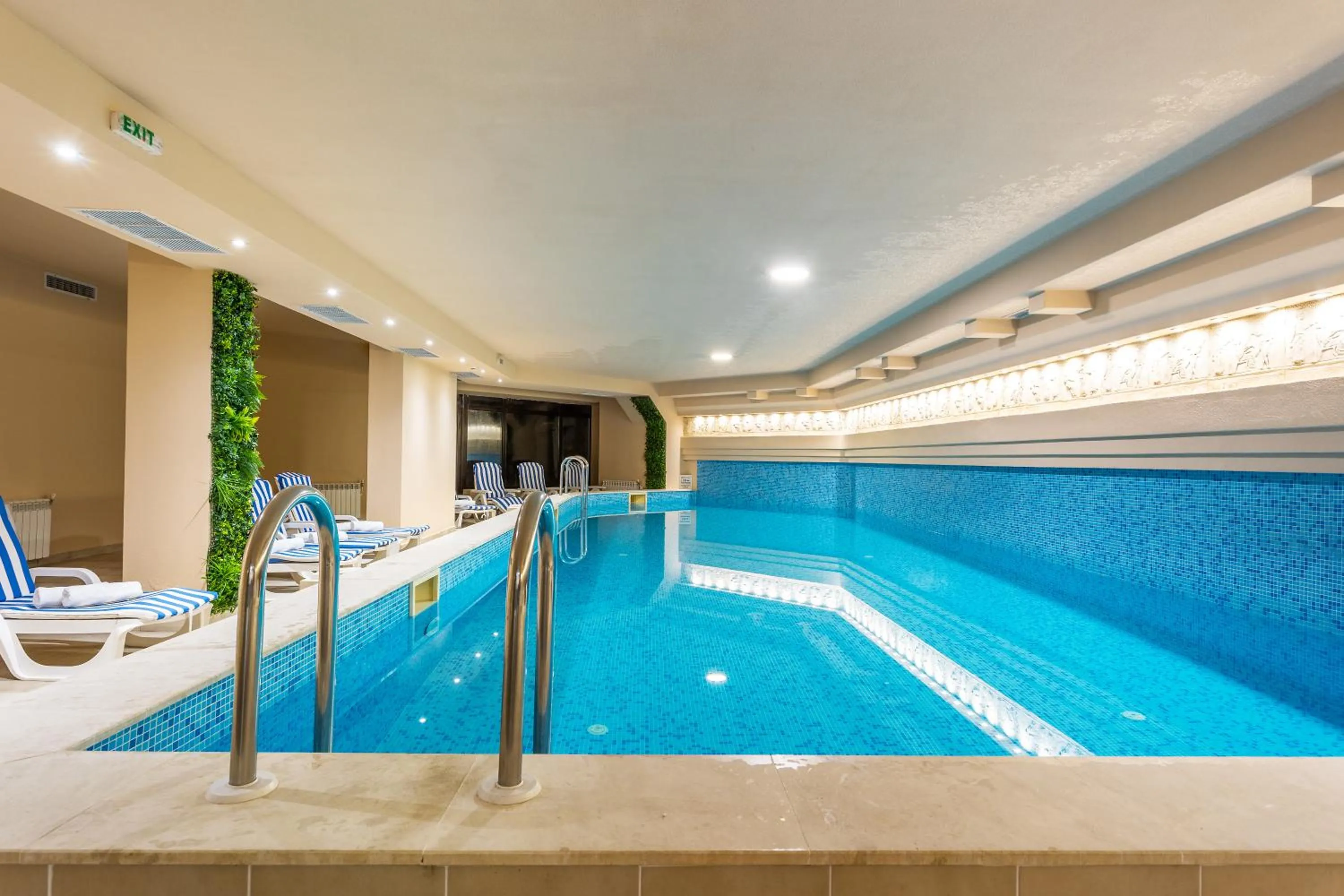 Swimming pool in Hotel Mursalitsa by HMG - Half board