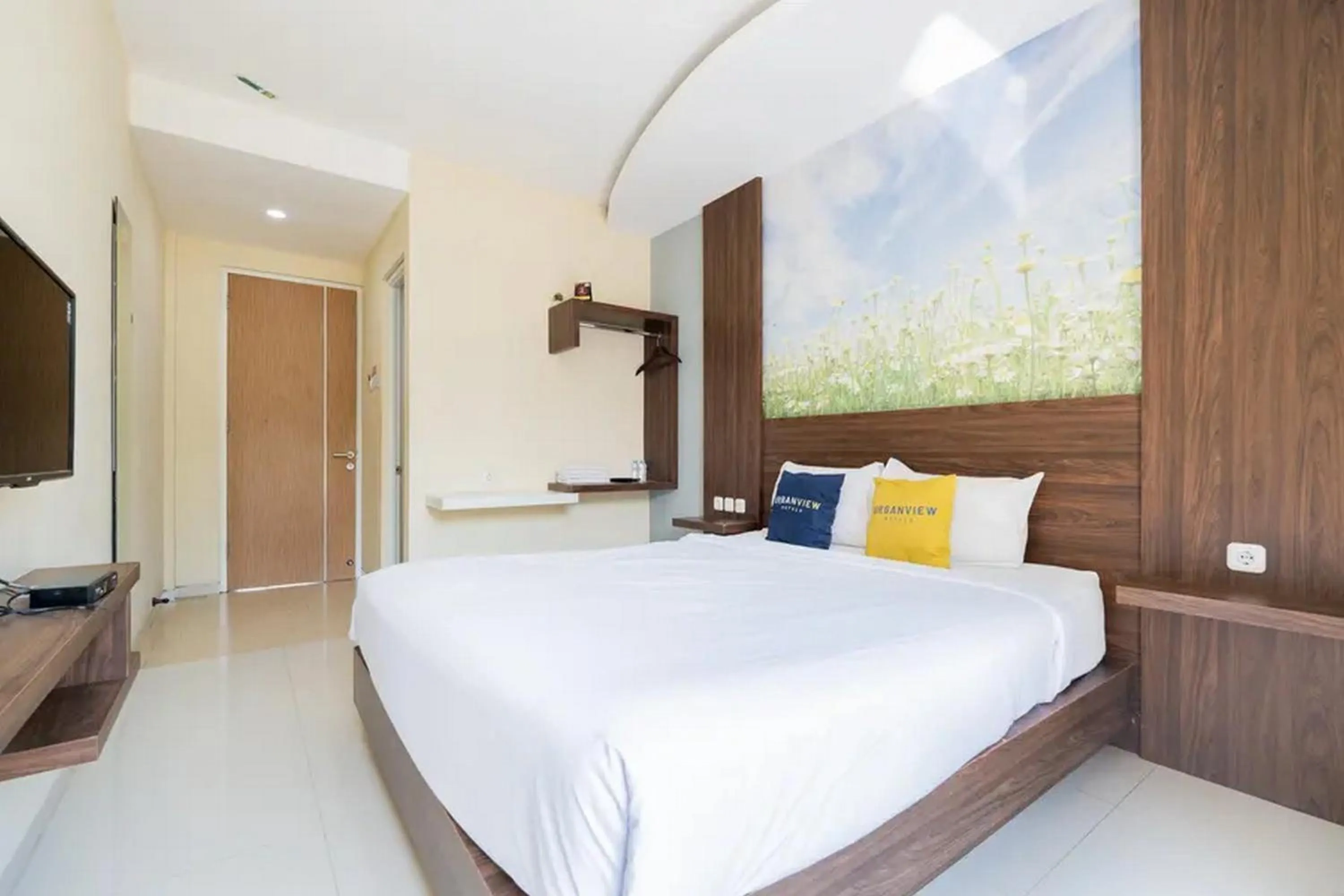 Bed in Urbanview Hotel Omah Anin Batu by RedDoorz
