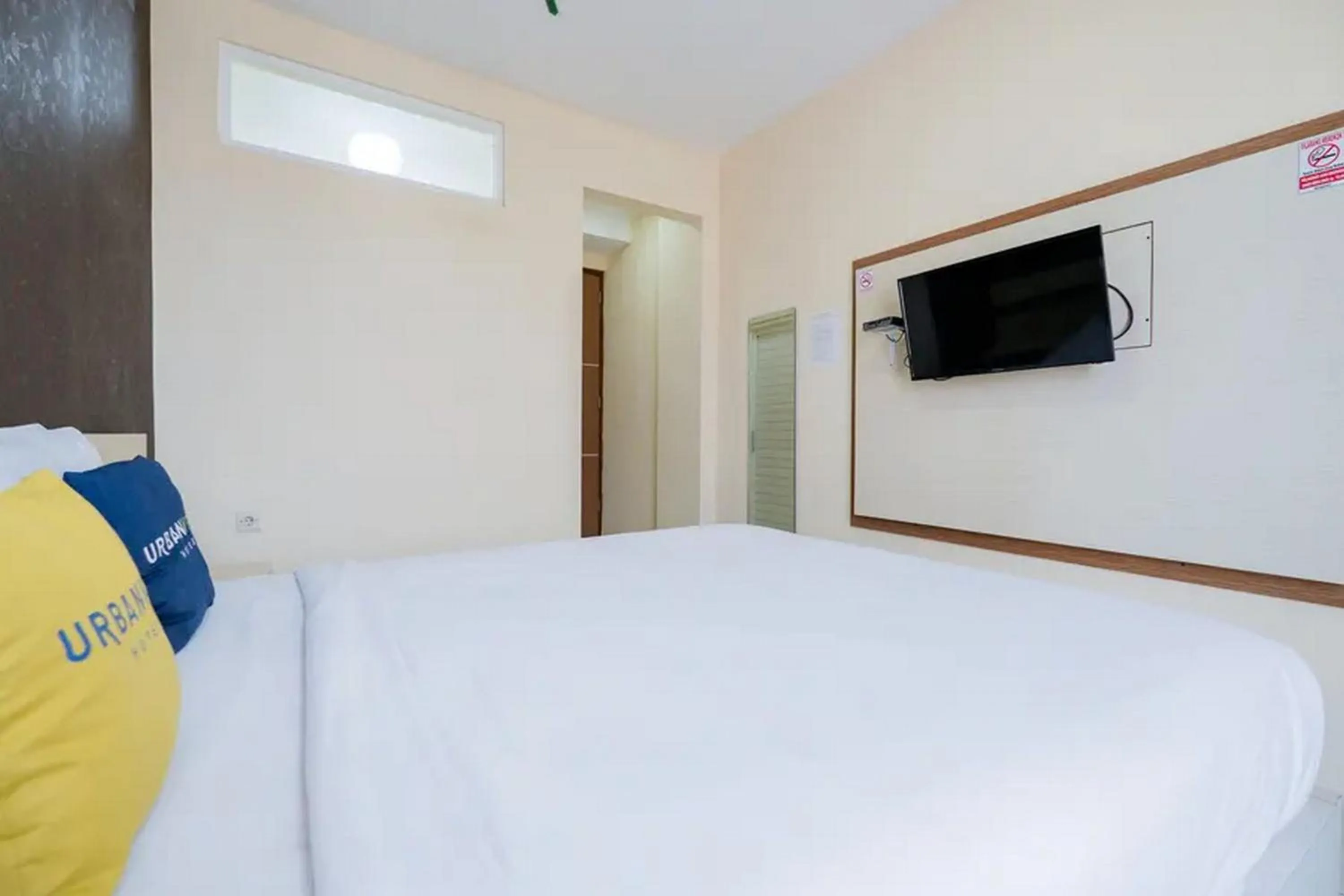 Bed in Urbanview Hotel Omah Anin Batu by RedDoorz