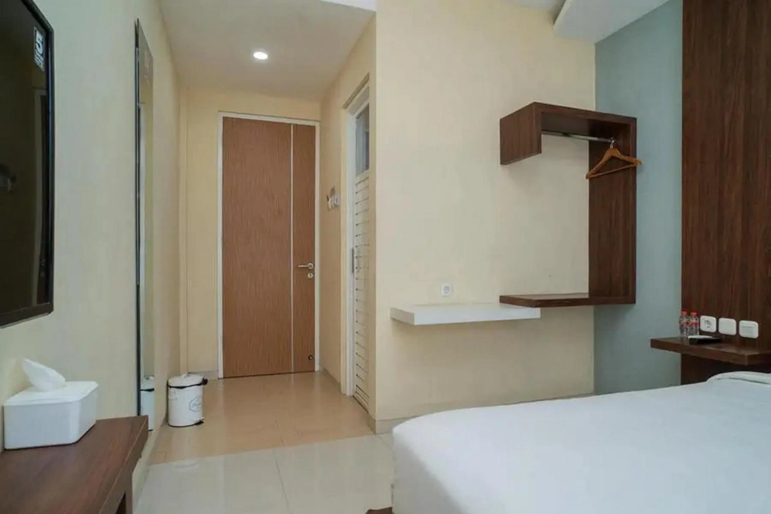 Bed in Urbanview Hotel Omah Anin Batu by RedDoorz