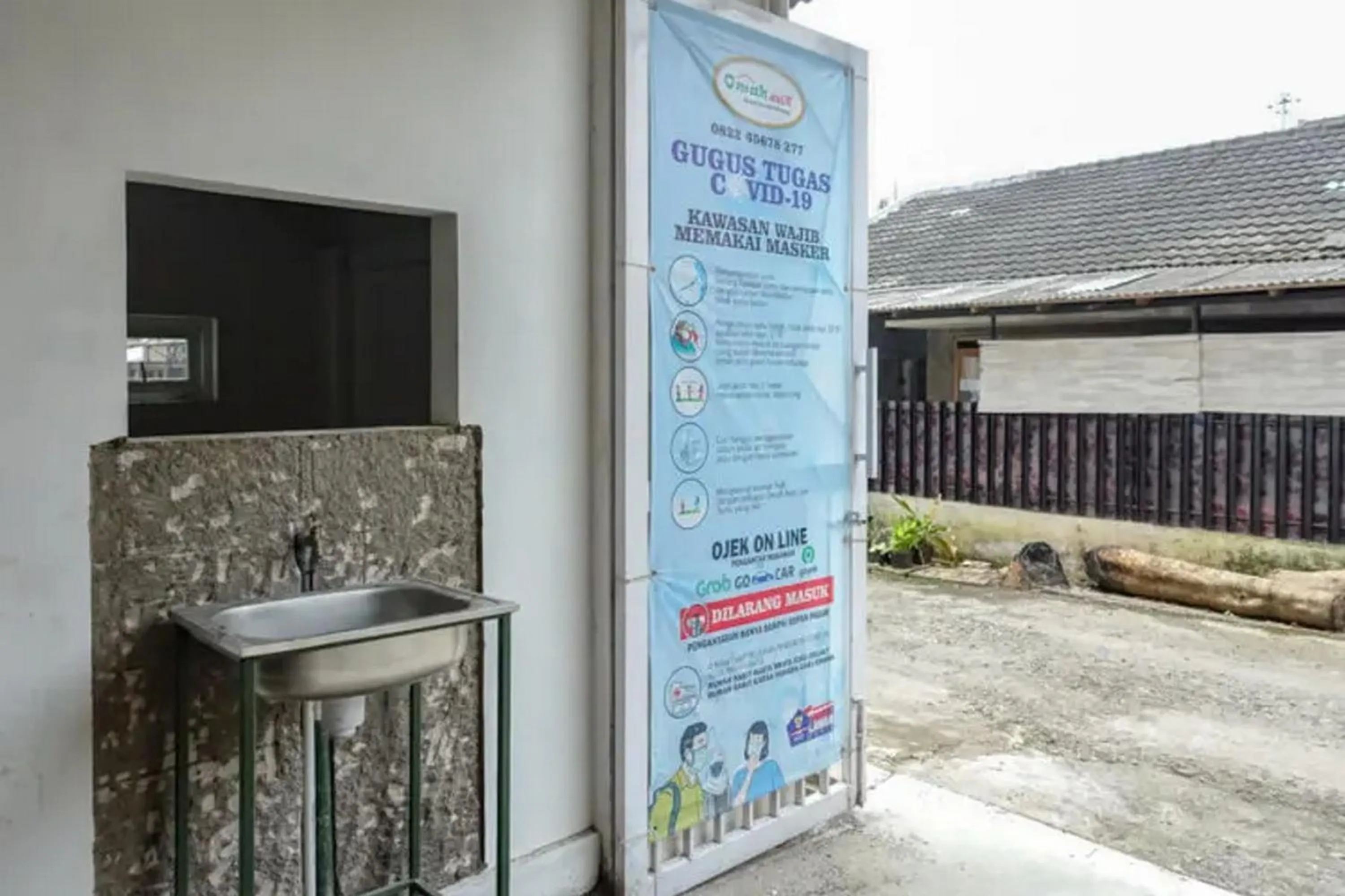 Property building in Urbanview Hotel Omah Anin Batu by RedDoorz