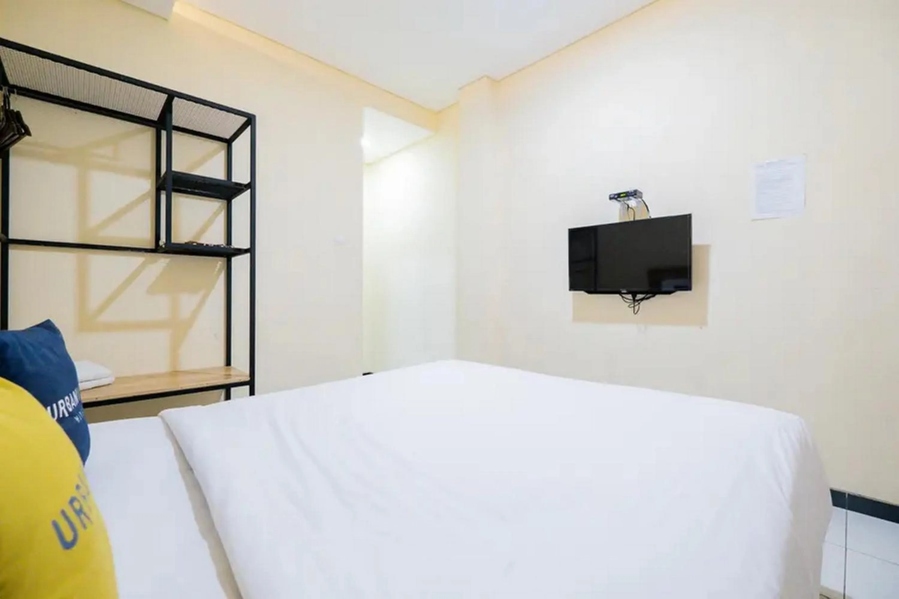 Bed in Urbanview Hotel Omah Anin Batu by RedDoorz