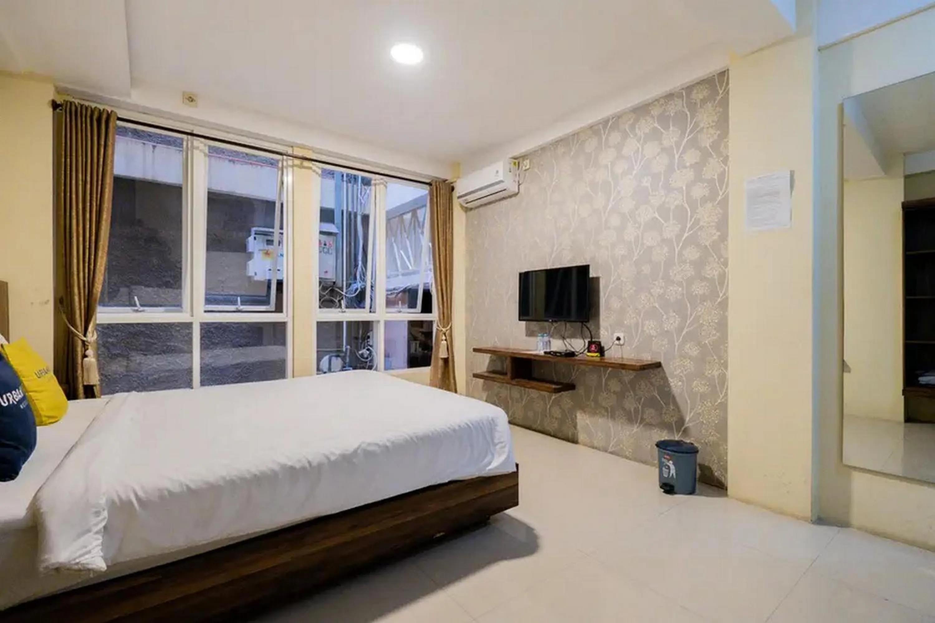 Bed in Urbanview Hotel Omah Anin Batu by RedDoorz