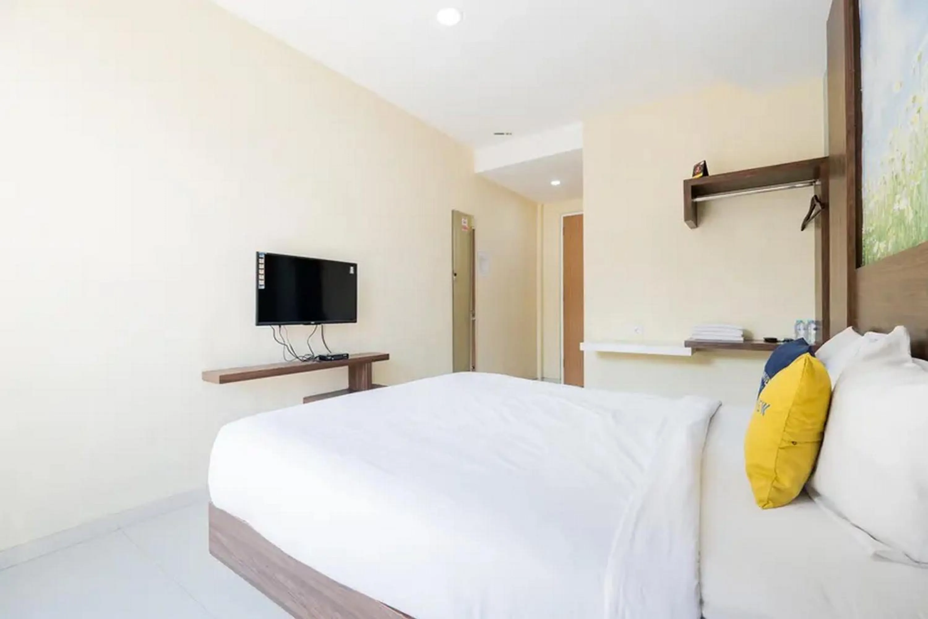 Bed in Urbanview Hotel Omah Anin Batu by RedDoorz