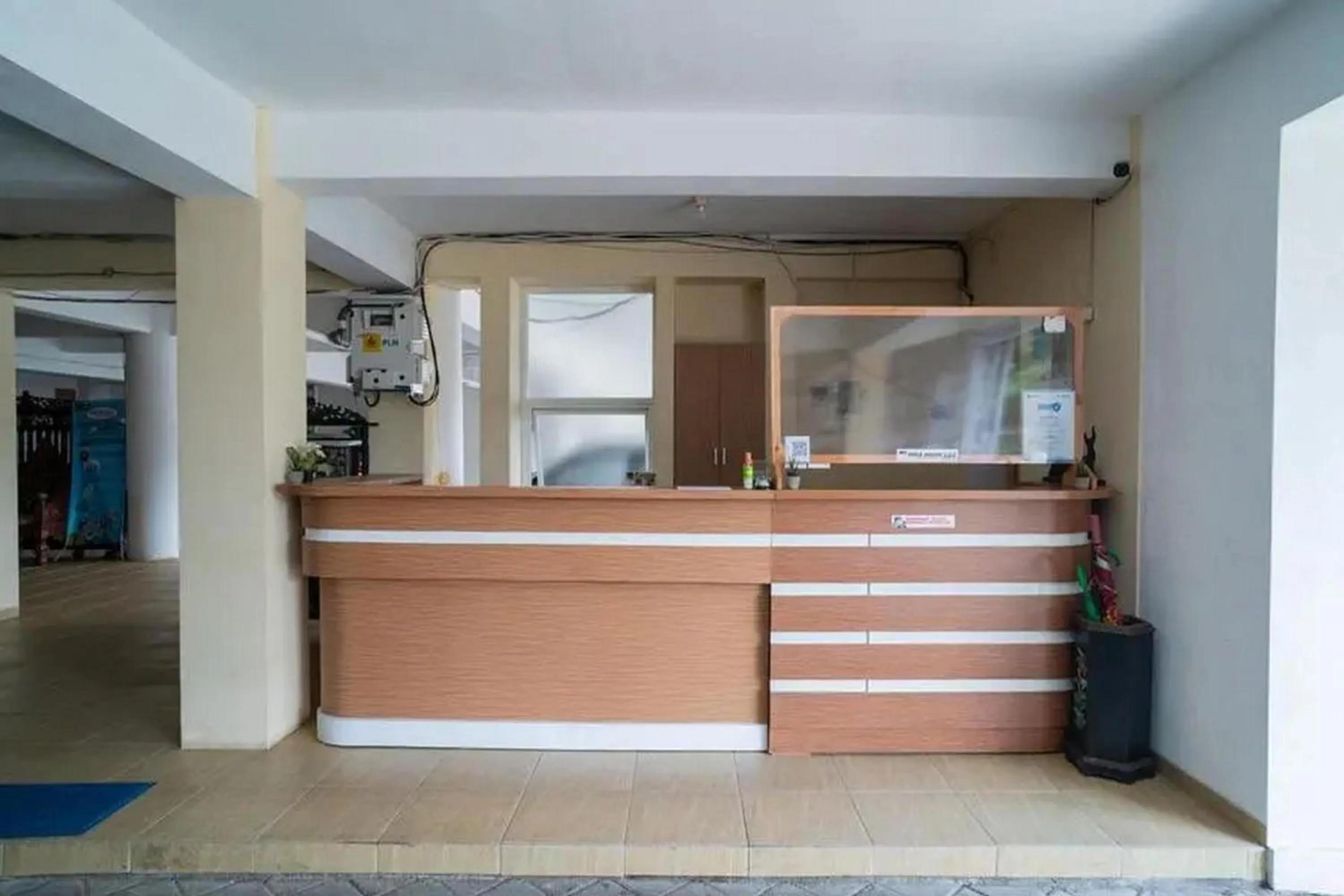 Lobby or reception in Urbanview Hotel Omah Anin Batu by RedDoorz