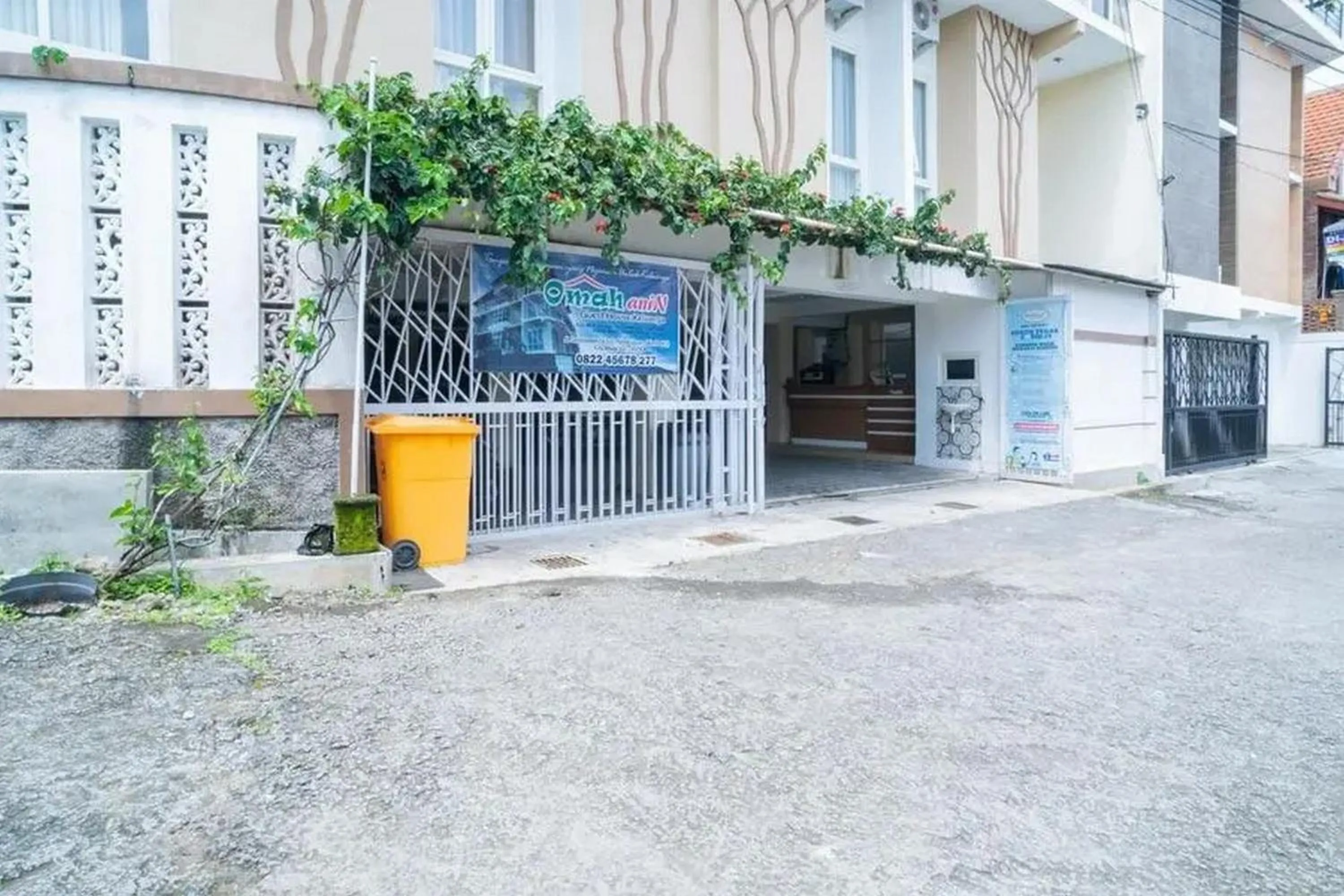 Property building in Urbanview Hotel Omah Anin Batu by RedDoorz