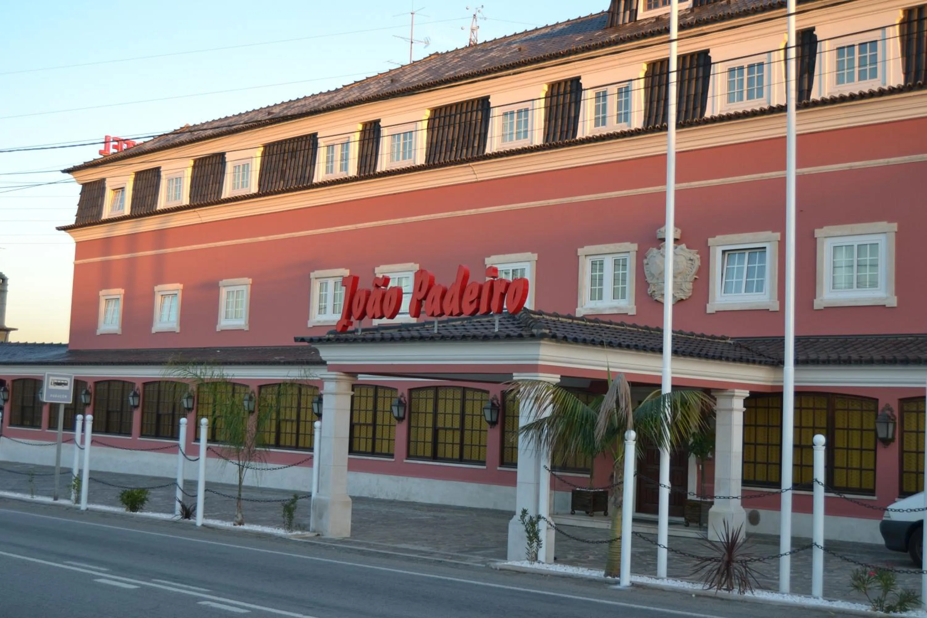 Facade/entrance in Hotel Joao Padeiro