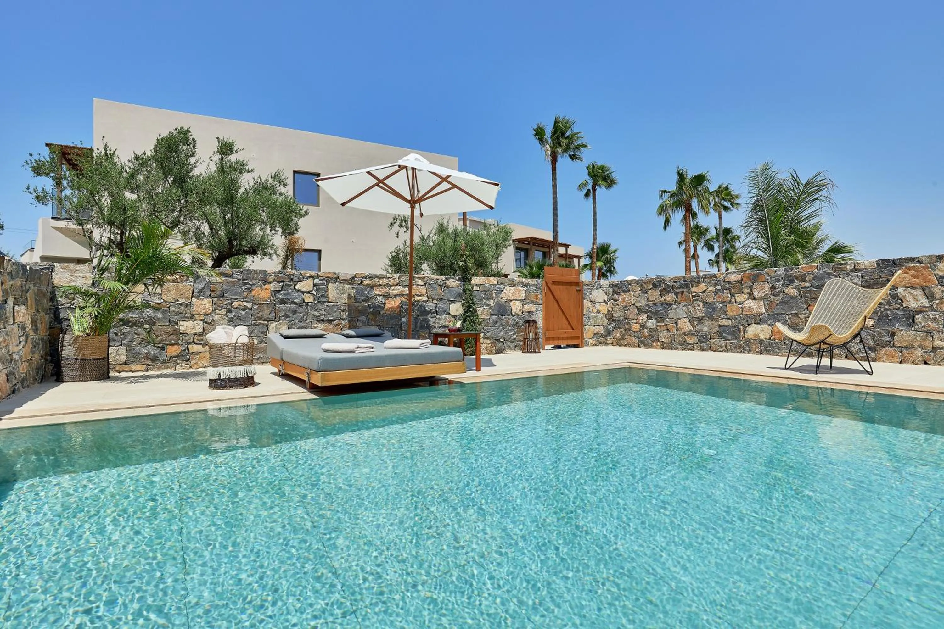 Pool view in Sentido Amounda Bay