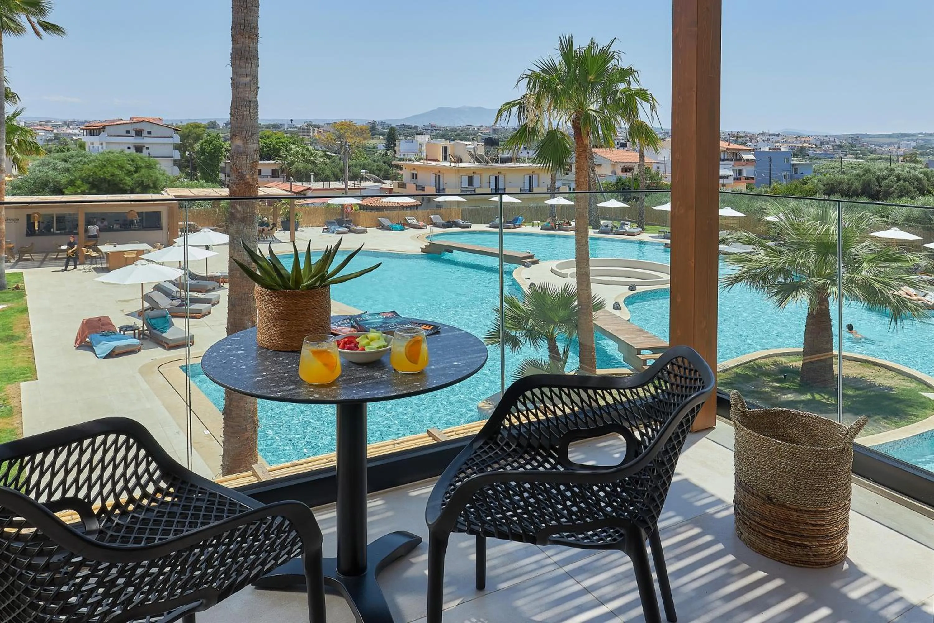 Pool view in Sentido Amounda Bay