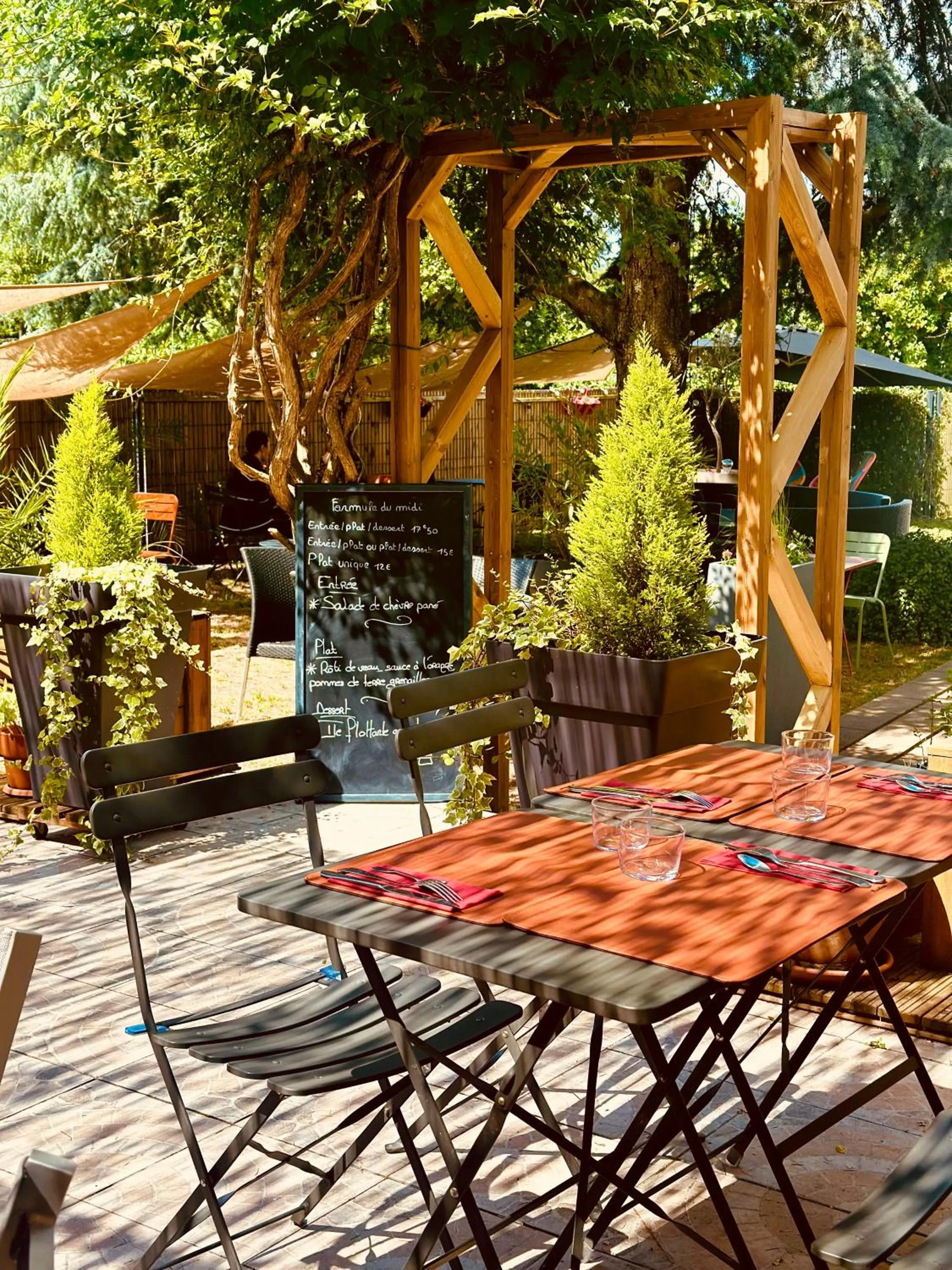 Restaurant/places to eat in Hôtel Amaya