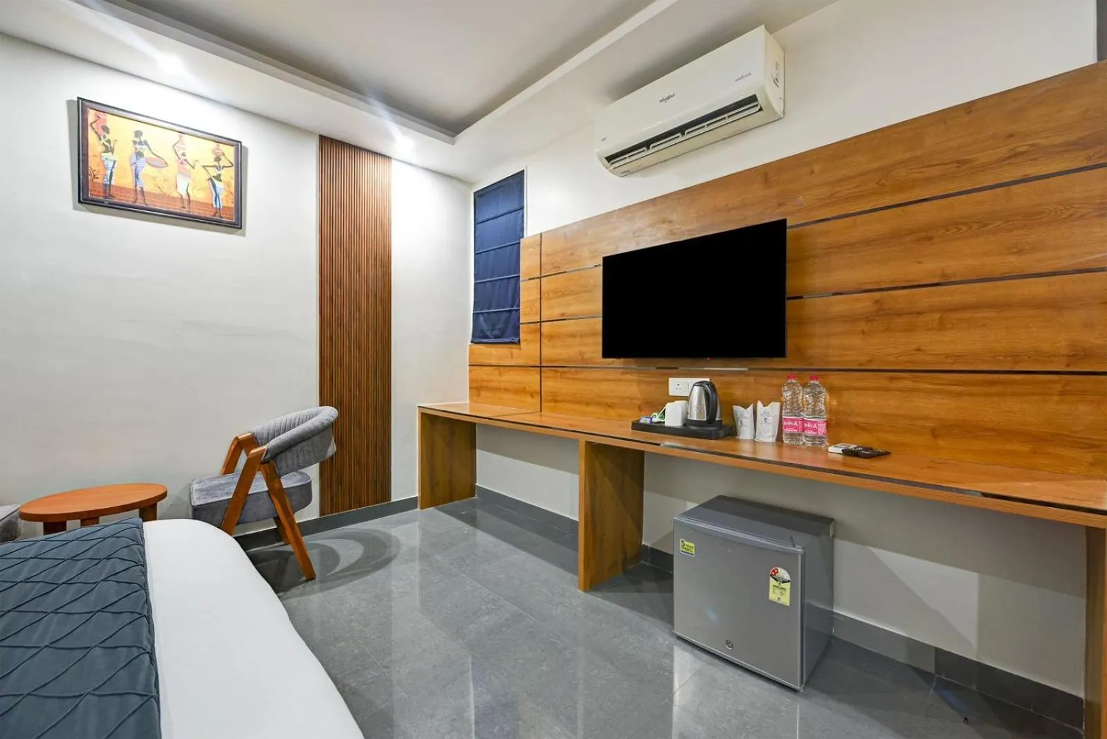 Communal lounge/ TV room in Kelvish Hotel- Delhi Airport
