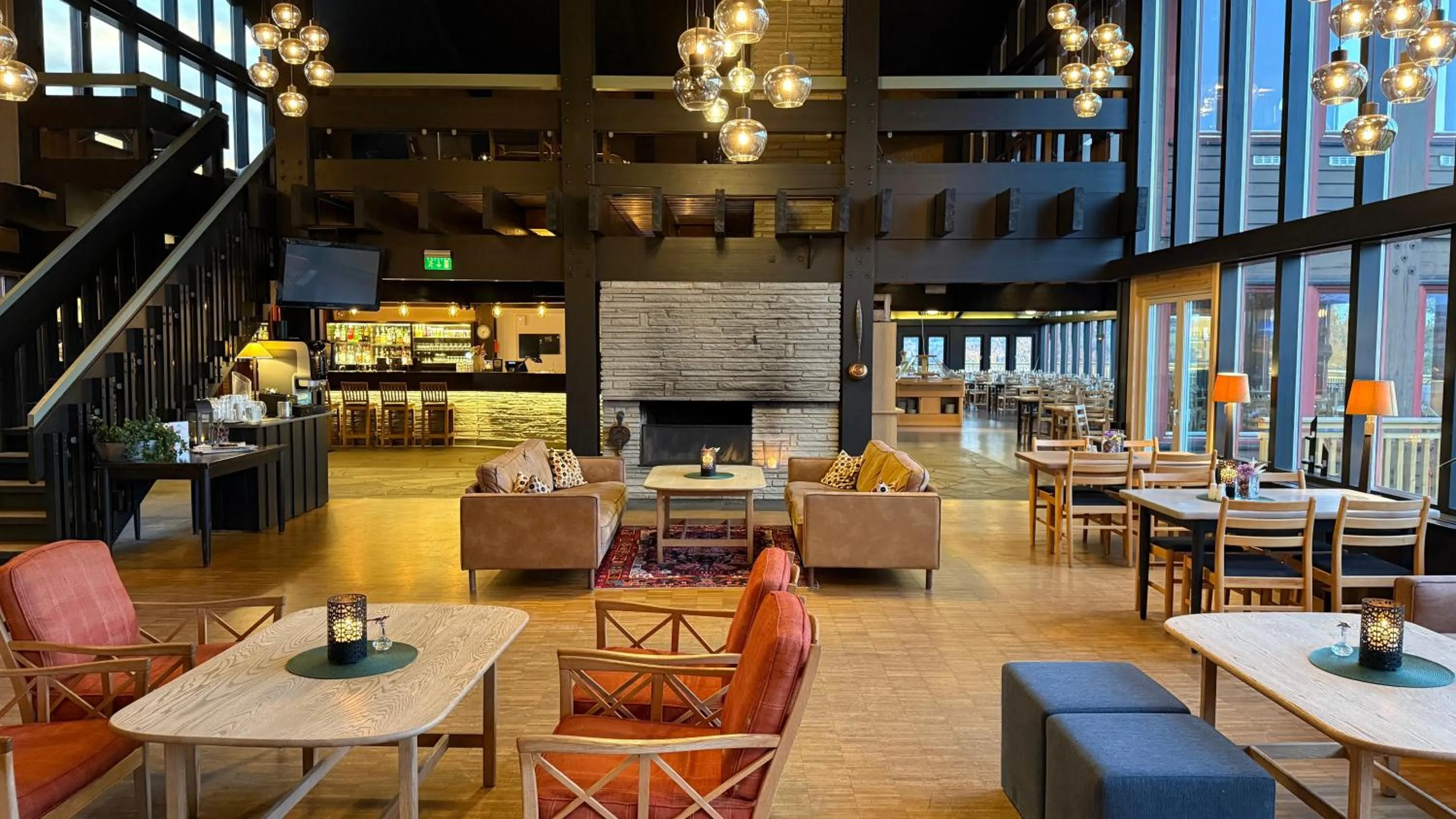 Restaurant/places to eat in Honne Hotell