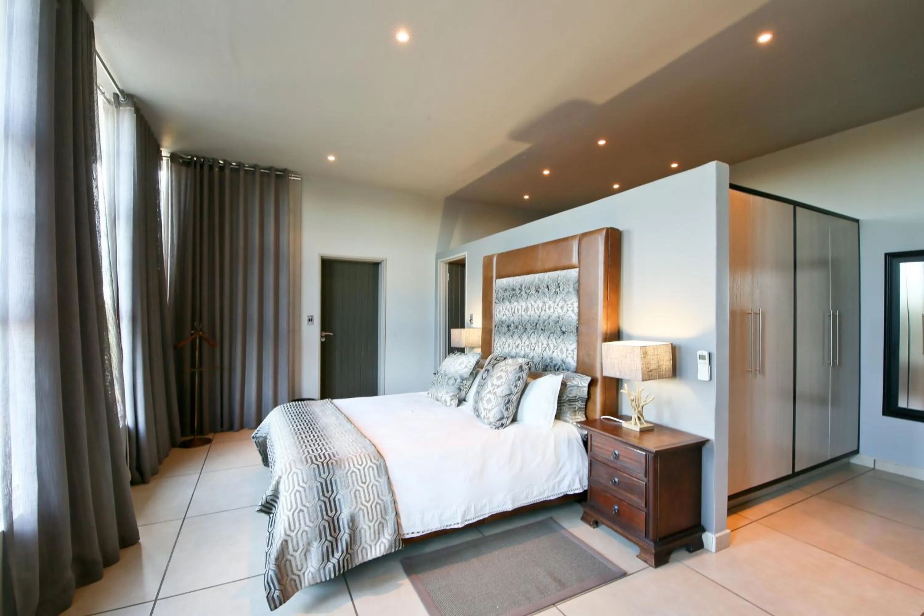 Photo of the whole room, Bed in Naankuse Lodge