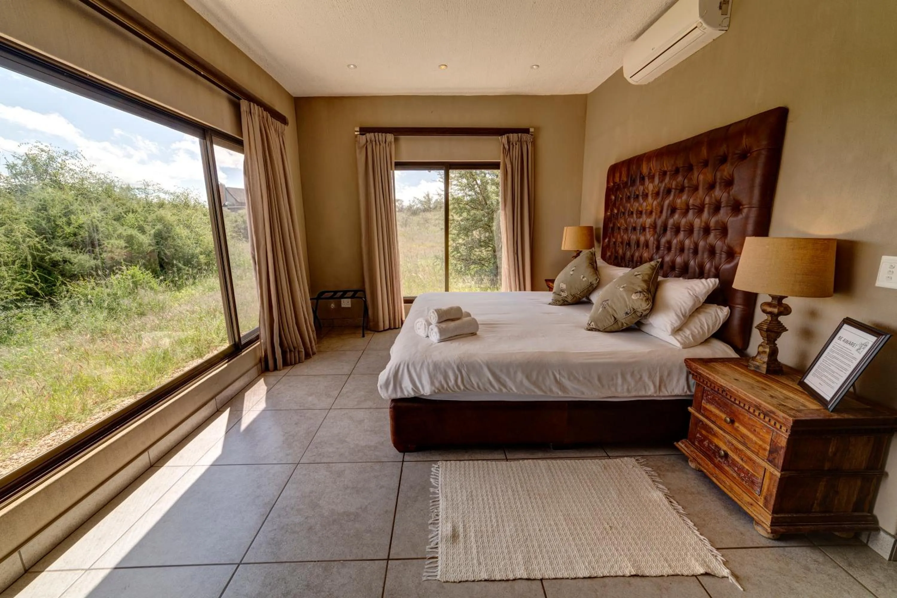 Photo of the whole room, Bed in Naankuse Lodge
