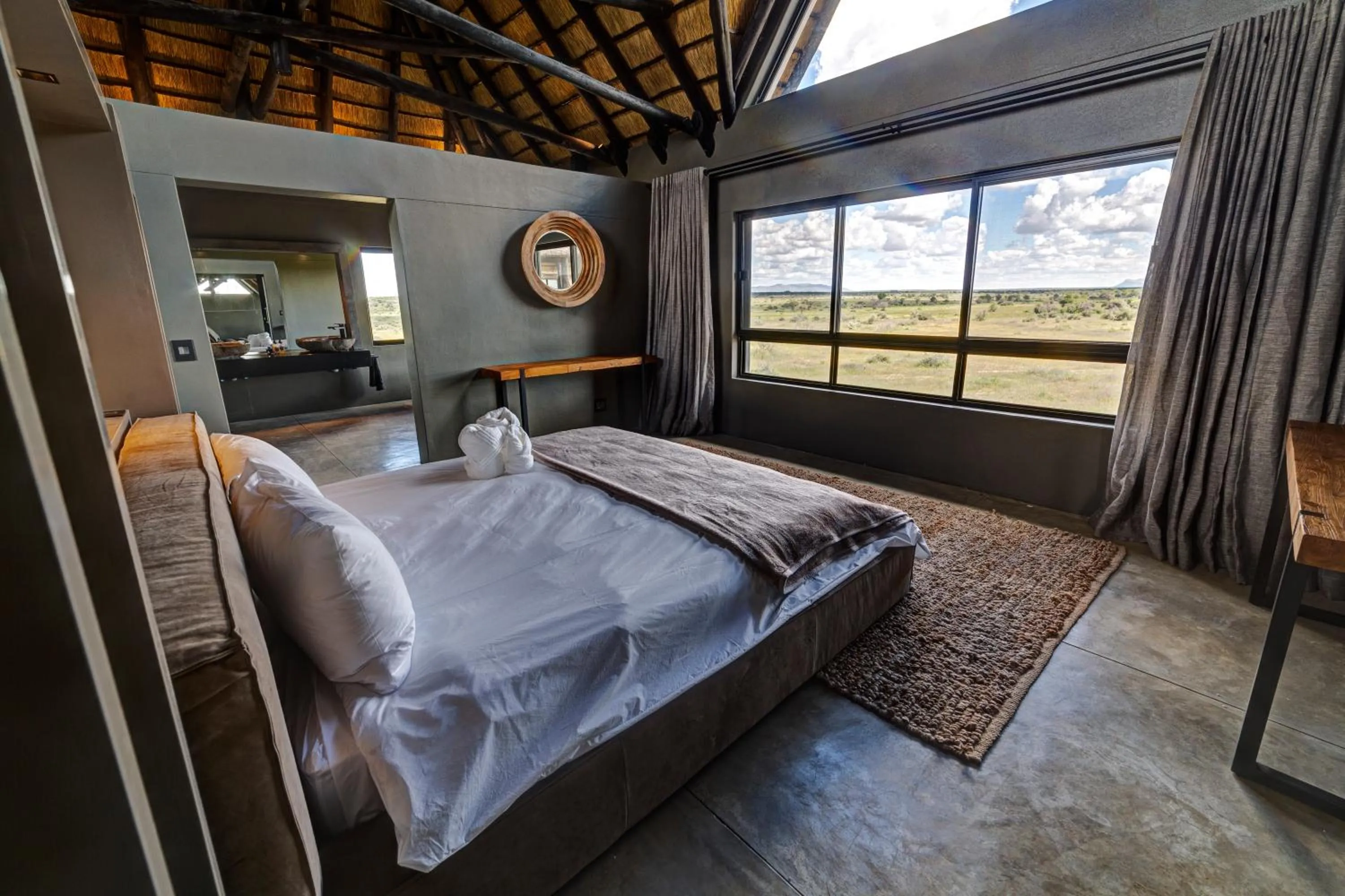 Photo of the whole room, Bed in Naankuse Lodge