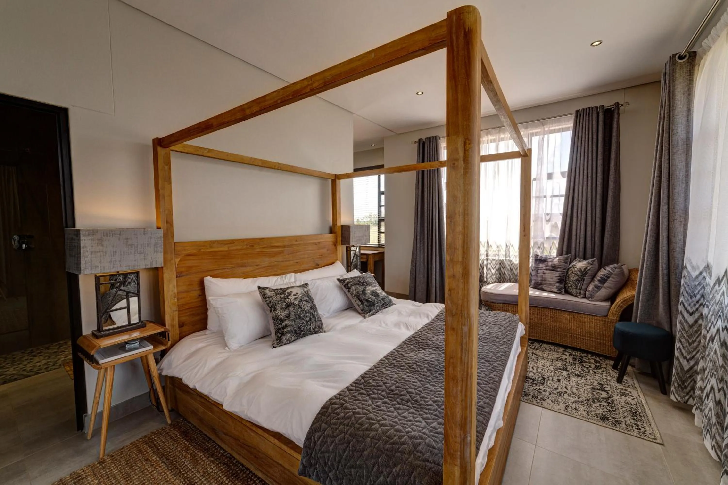 Photo of the whole room, Bed in Naankuse Lodge