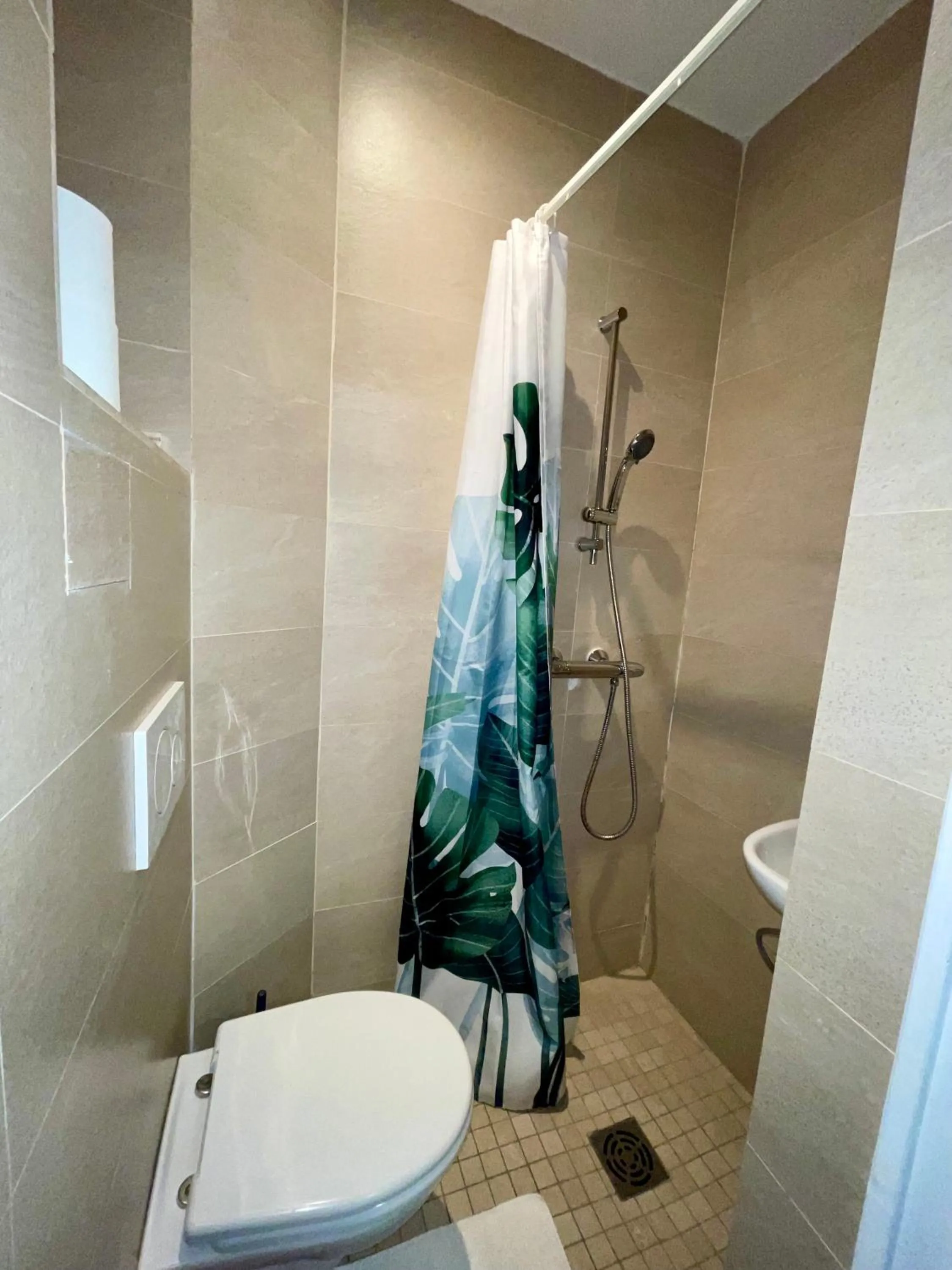 Shower in STYLE HOTEL
