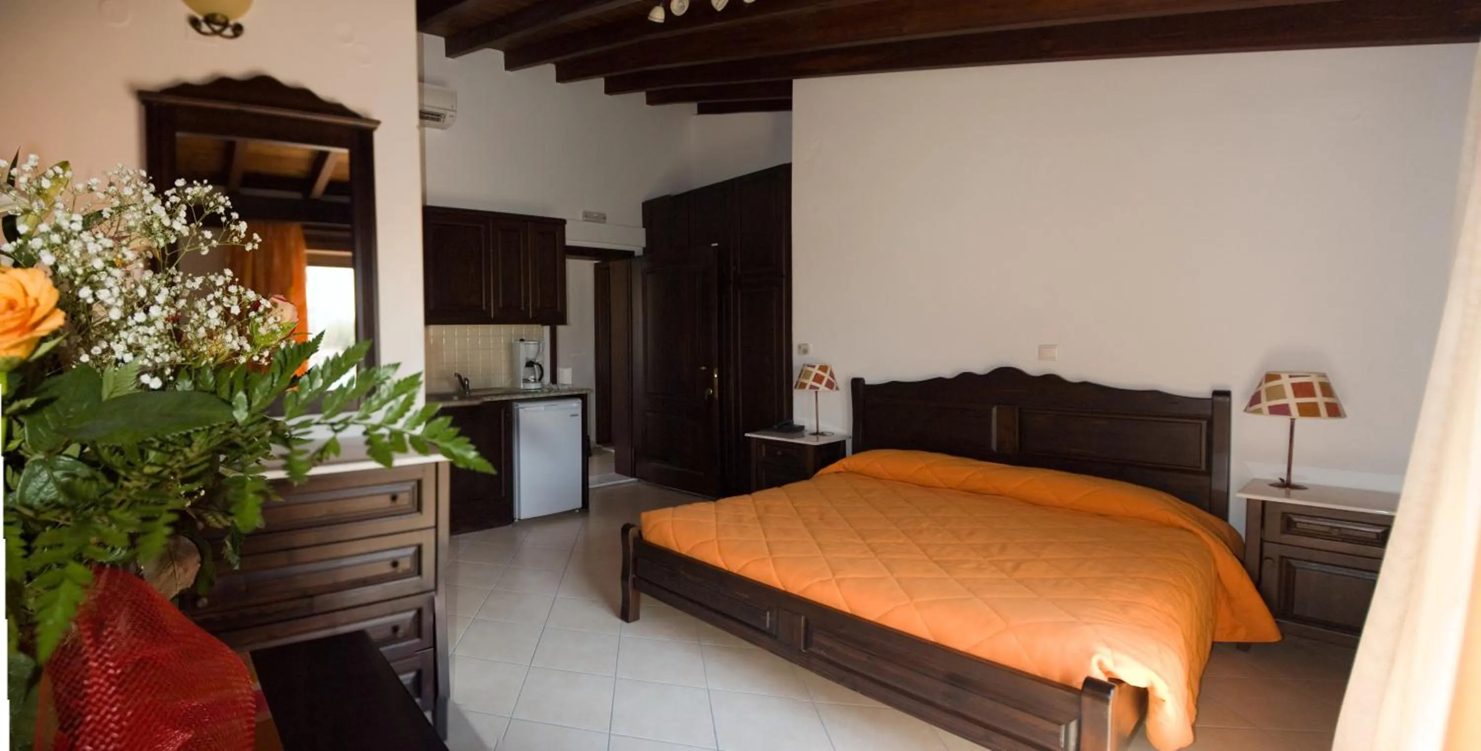 Kitchen or kitchenette, Bed in Afrodite Hotel Apartments