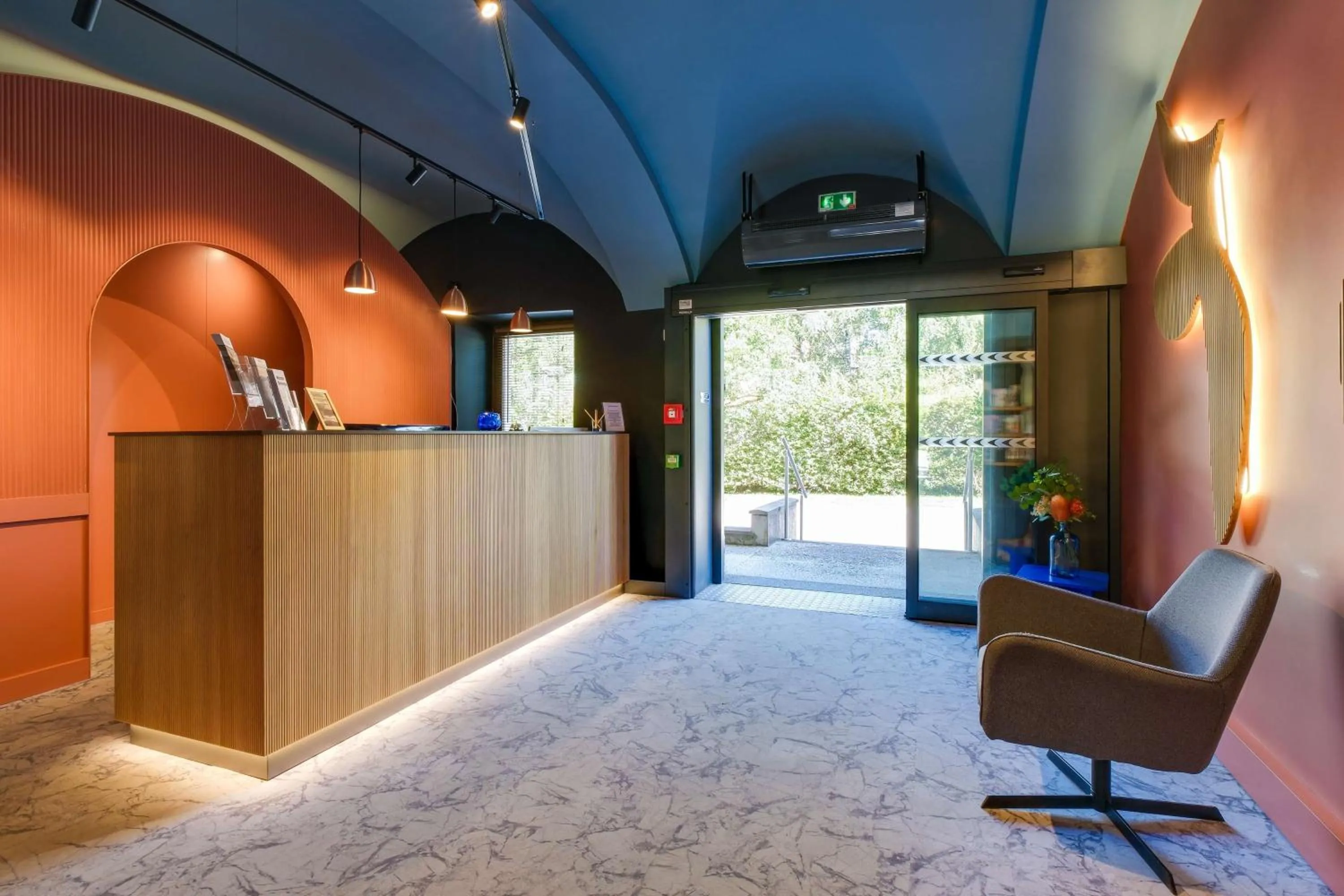 Lobby or reception in Sure Hotel by Best Western Annecy