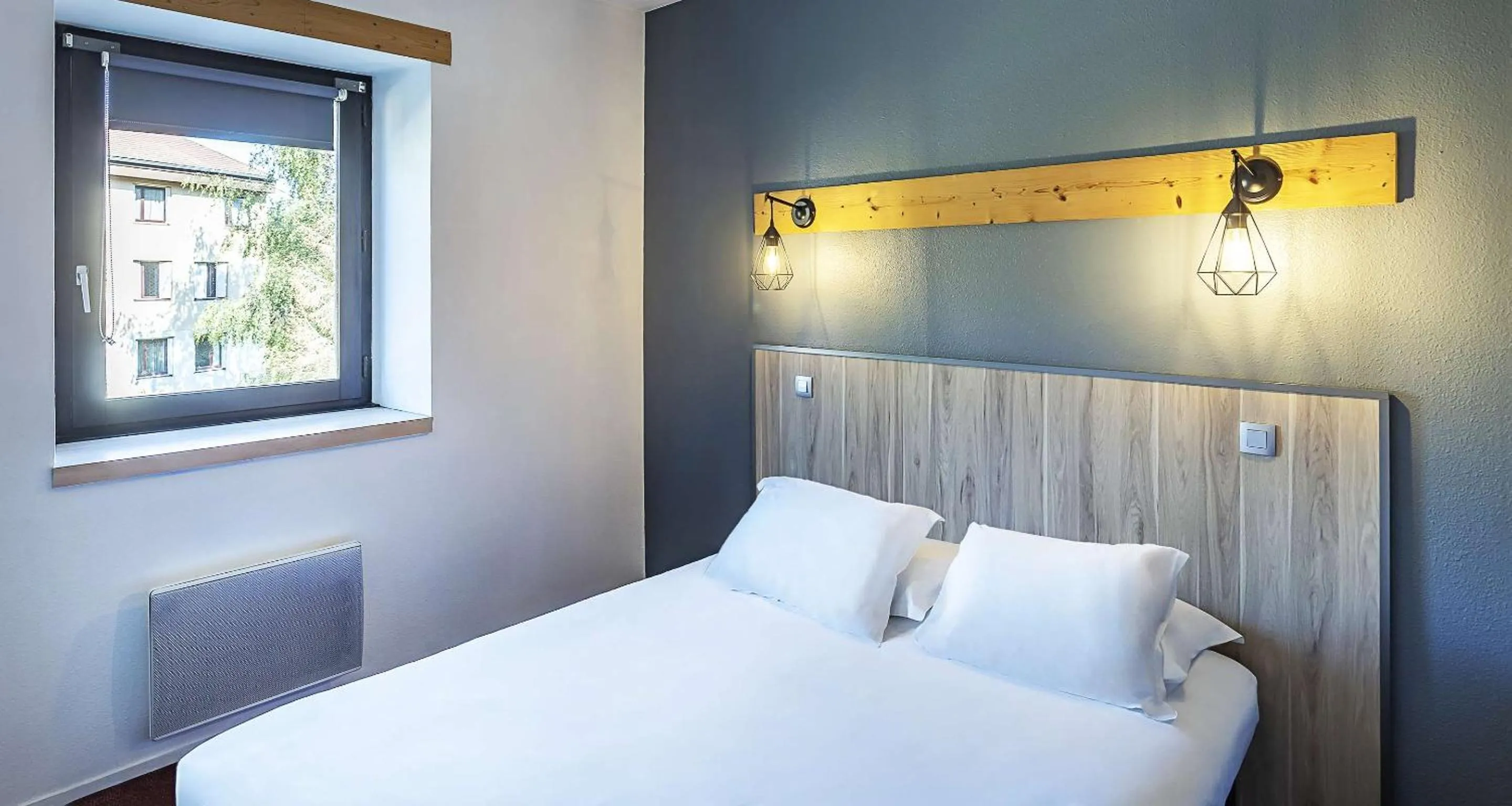 Photo of the whole room, Bed in Sure Hotel by Best Western Annecy