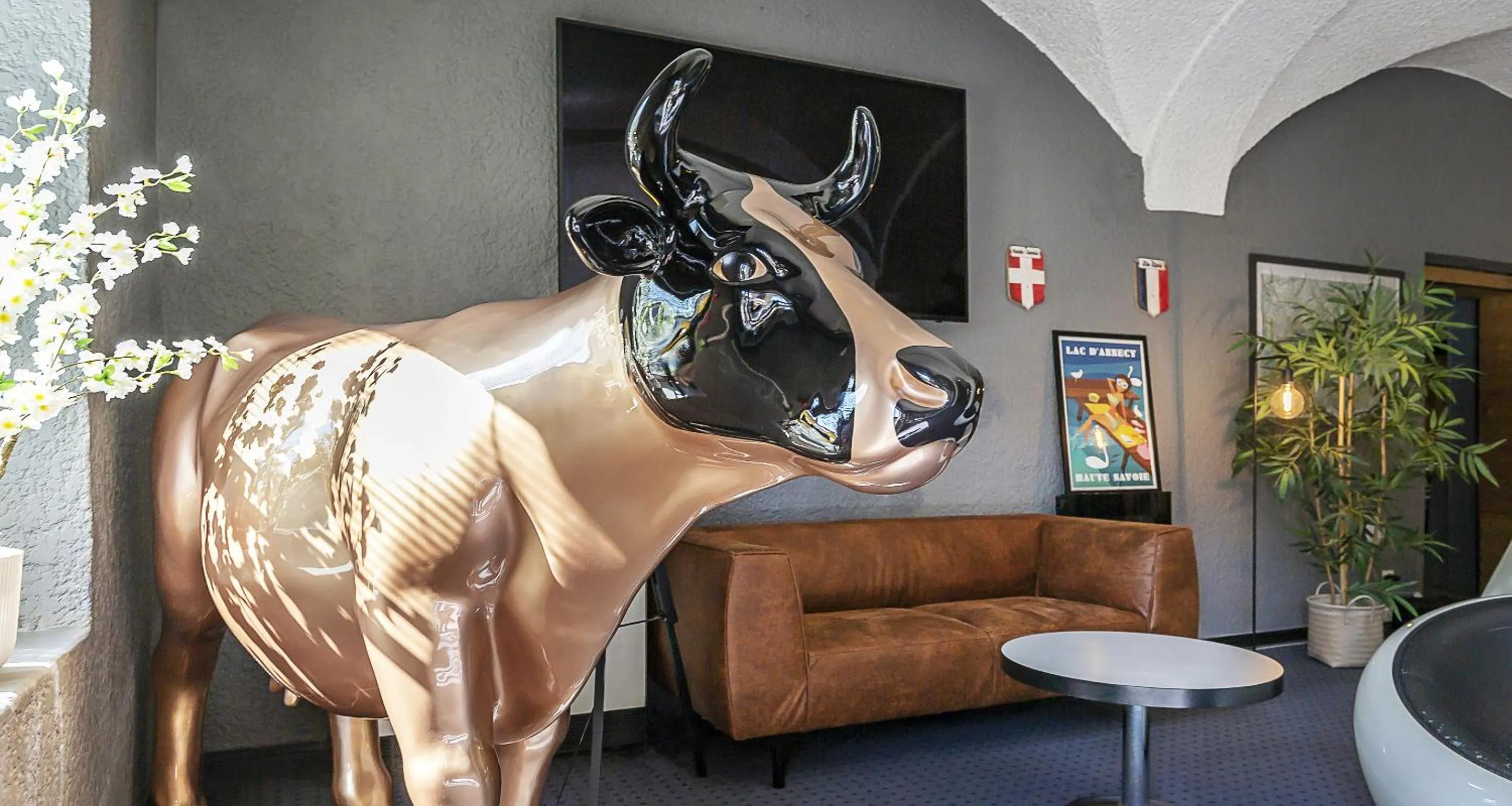 Lounge or bar in Sure Hotel by Best Western Annecy