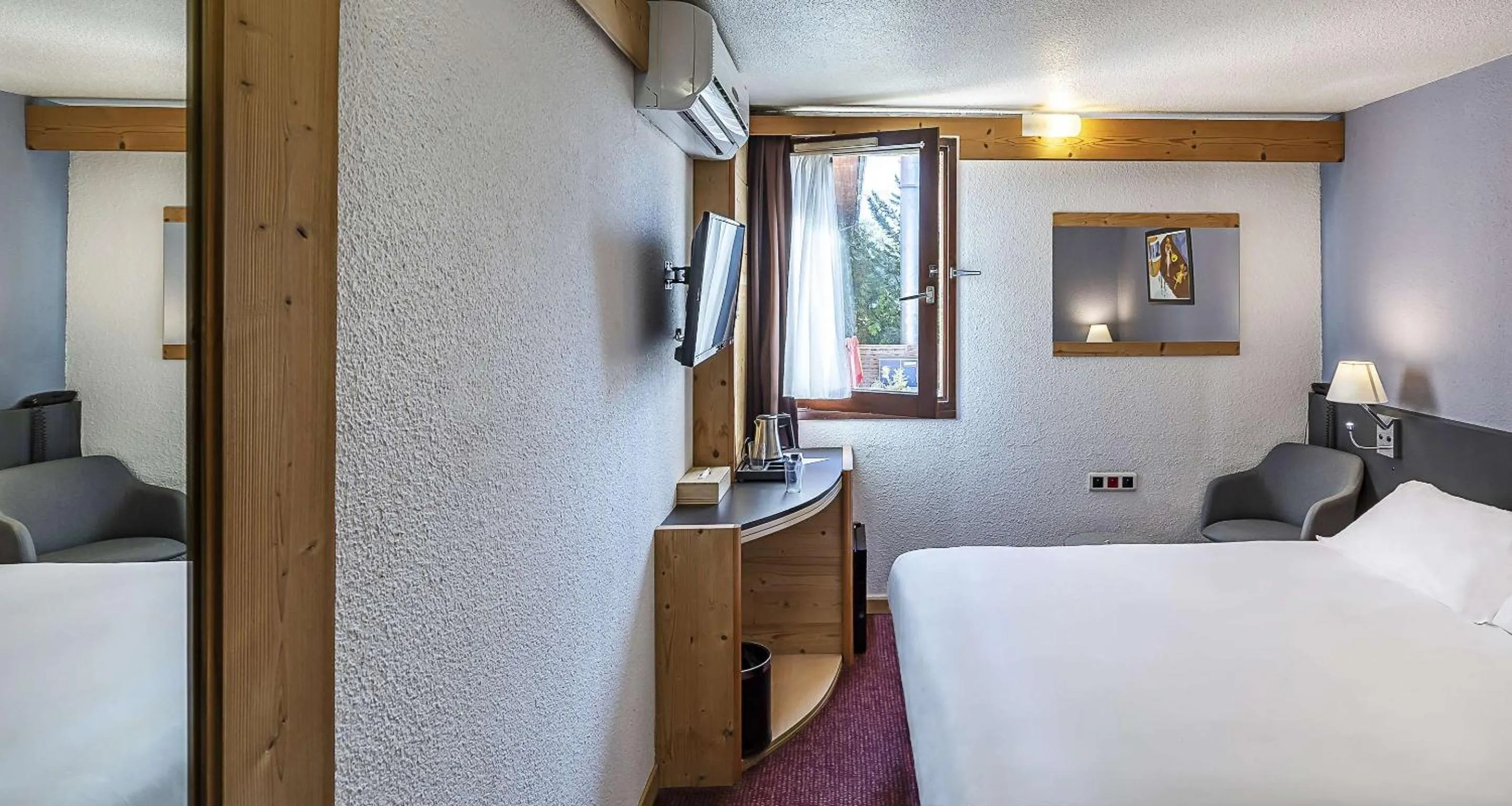 Bedroom, Bed in Sure Hotel by Best Western Annecy