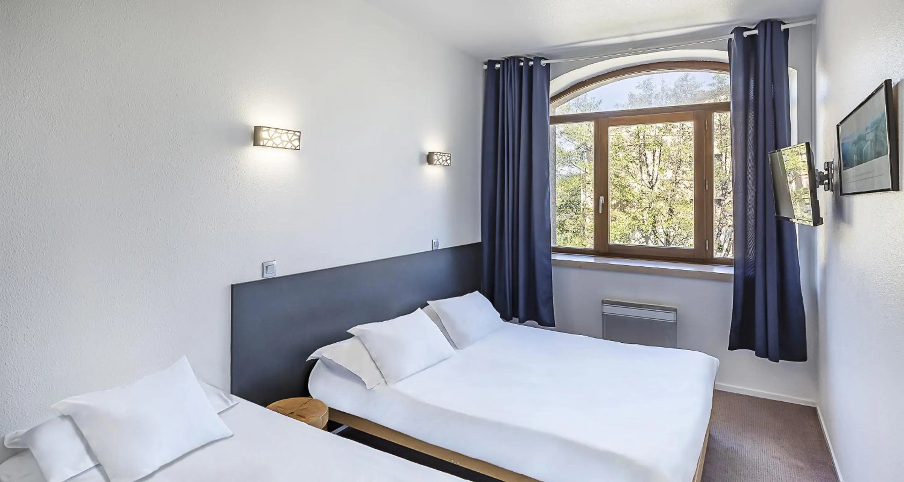 Bedroom, Bed in Sure Hotel by Best Western Annecy