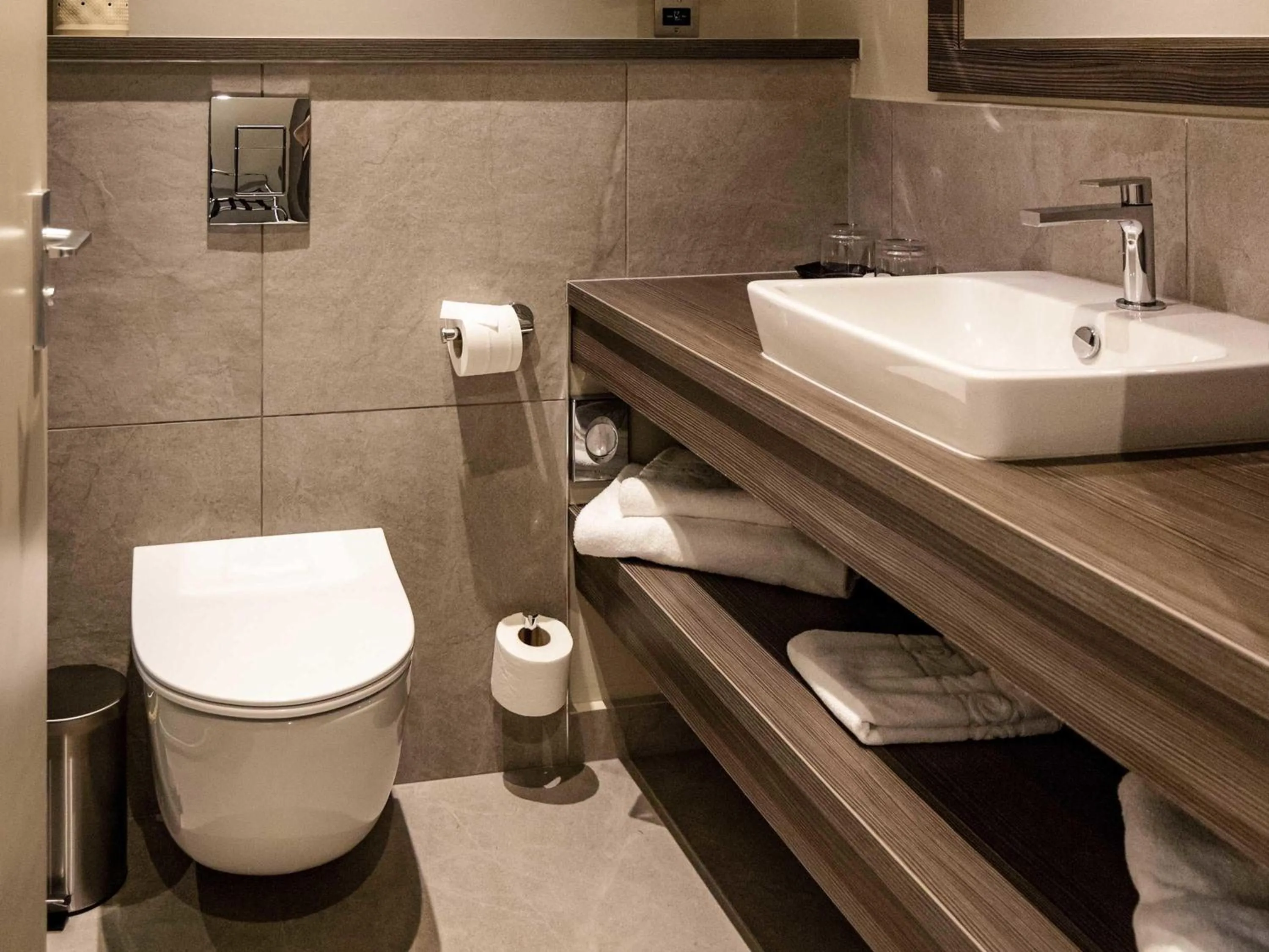 Bedroom in Mercure Milton Keynes Hotel