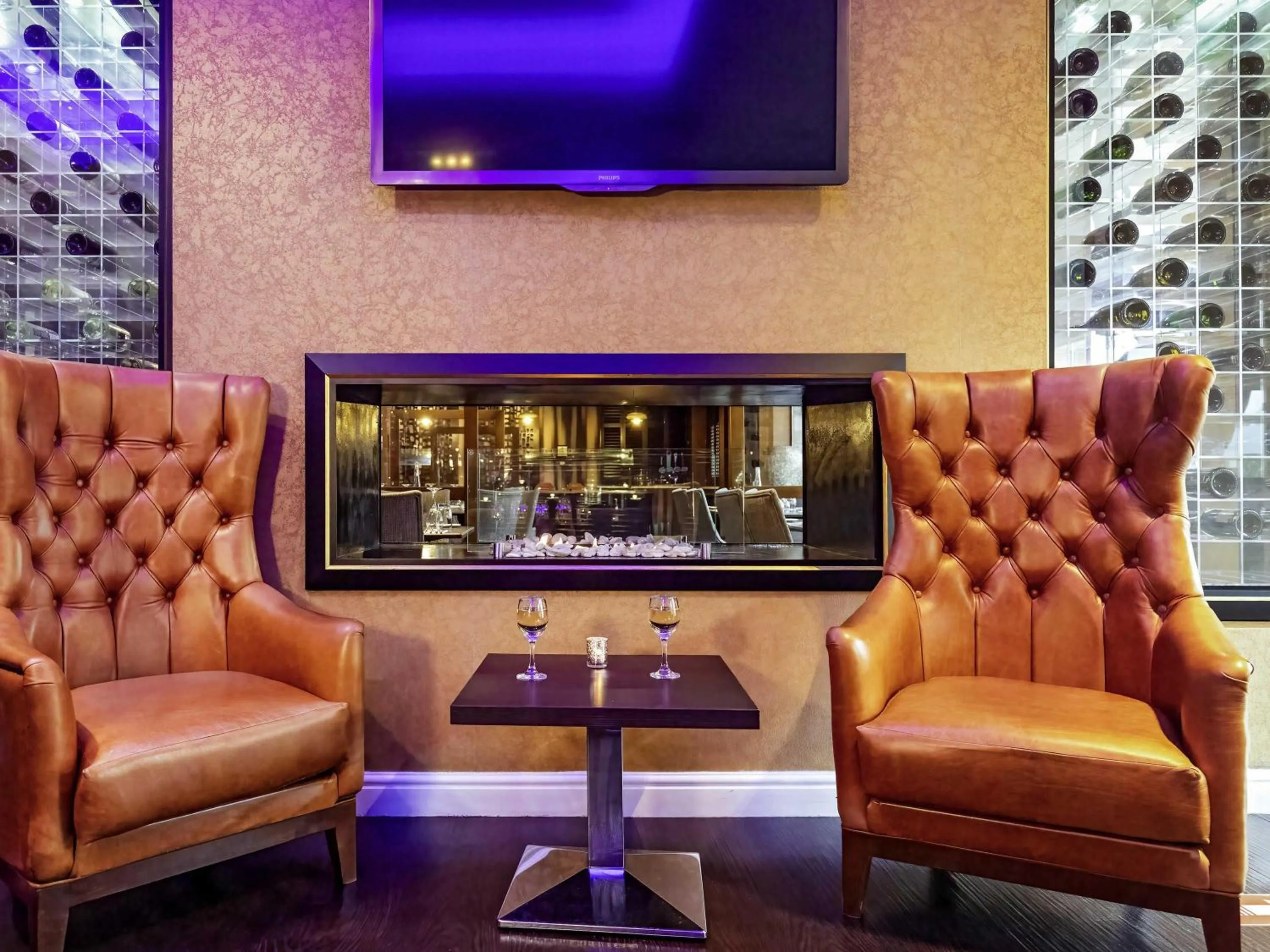 Lounge or bar in Mercure Milton Keynes Hotel