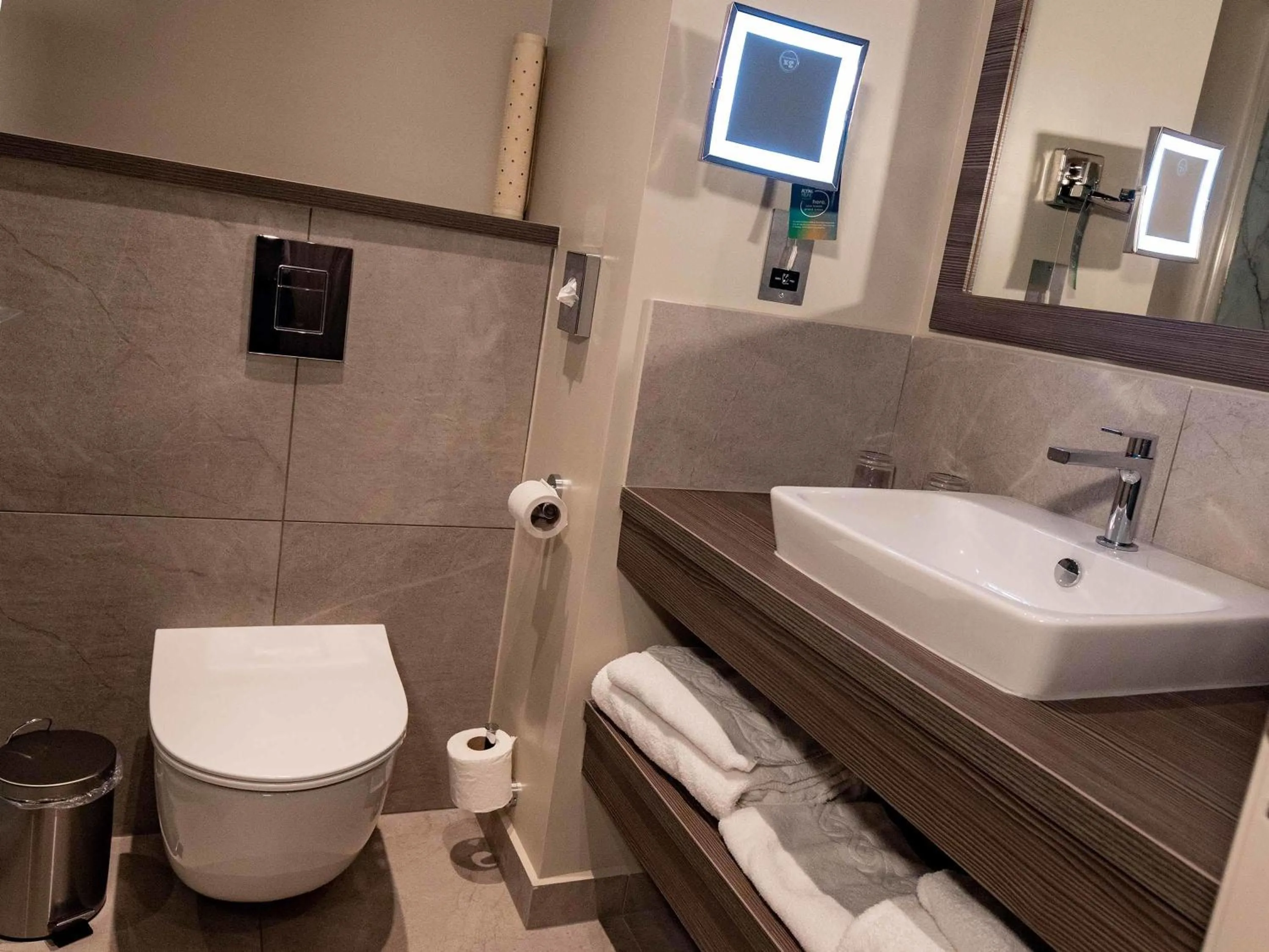 Bedroom in Mercure Milton Keynes Hotel