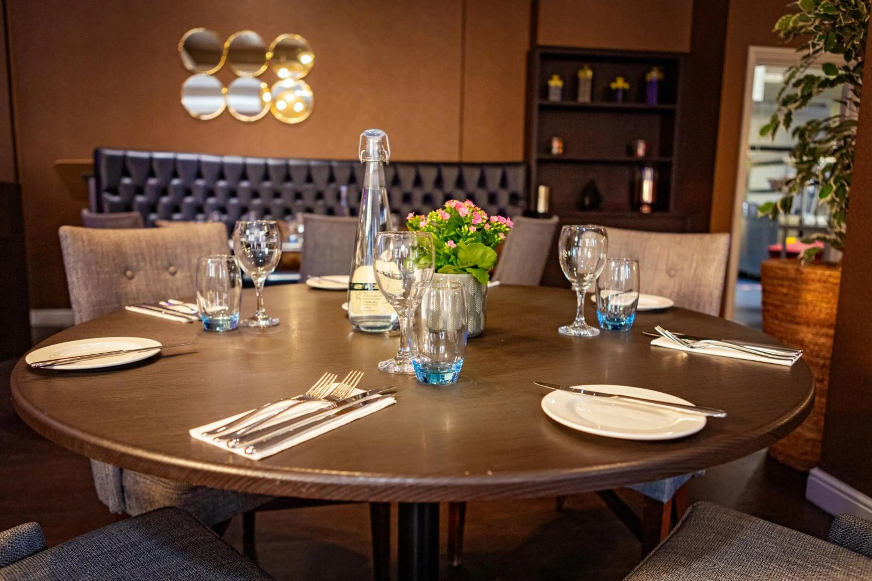 Restaurant/places to eat in Mercure Milton Keynes Hotel