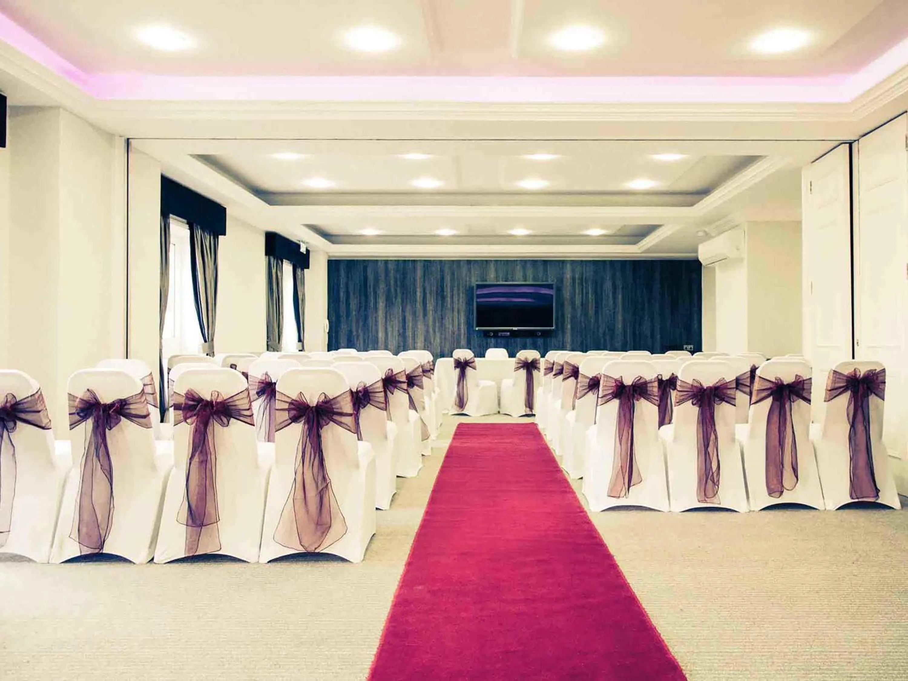 wedding in Mercure Milton Keynes Hotel