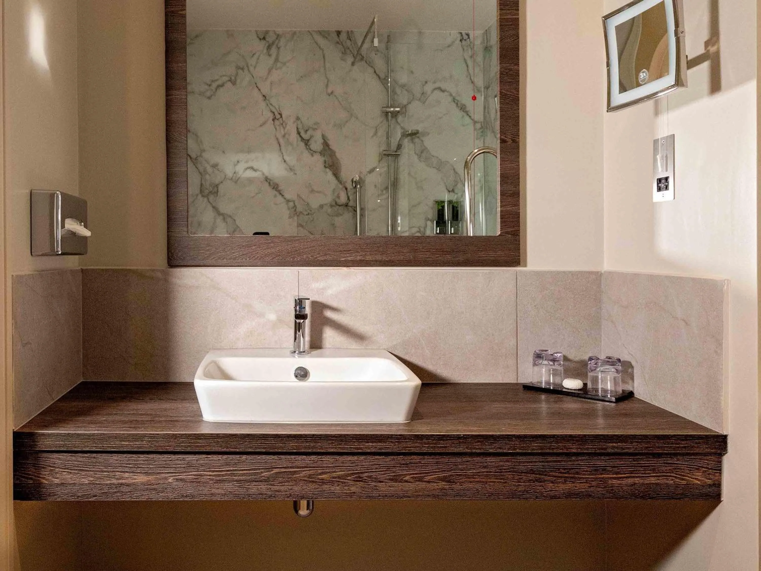 Bedroom in Mercure Milton Keynes Hotel