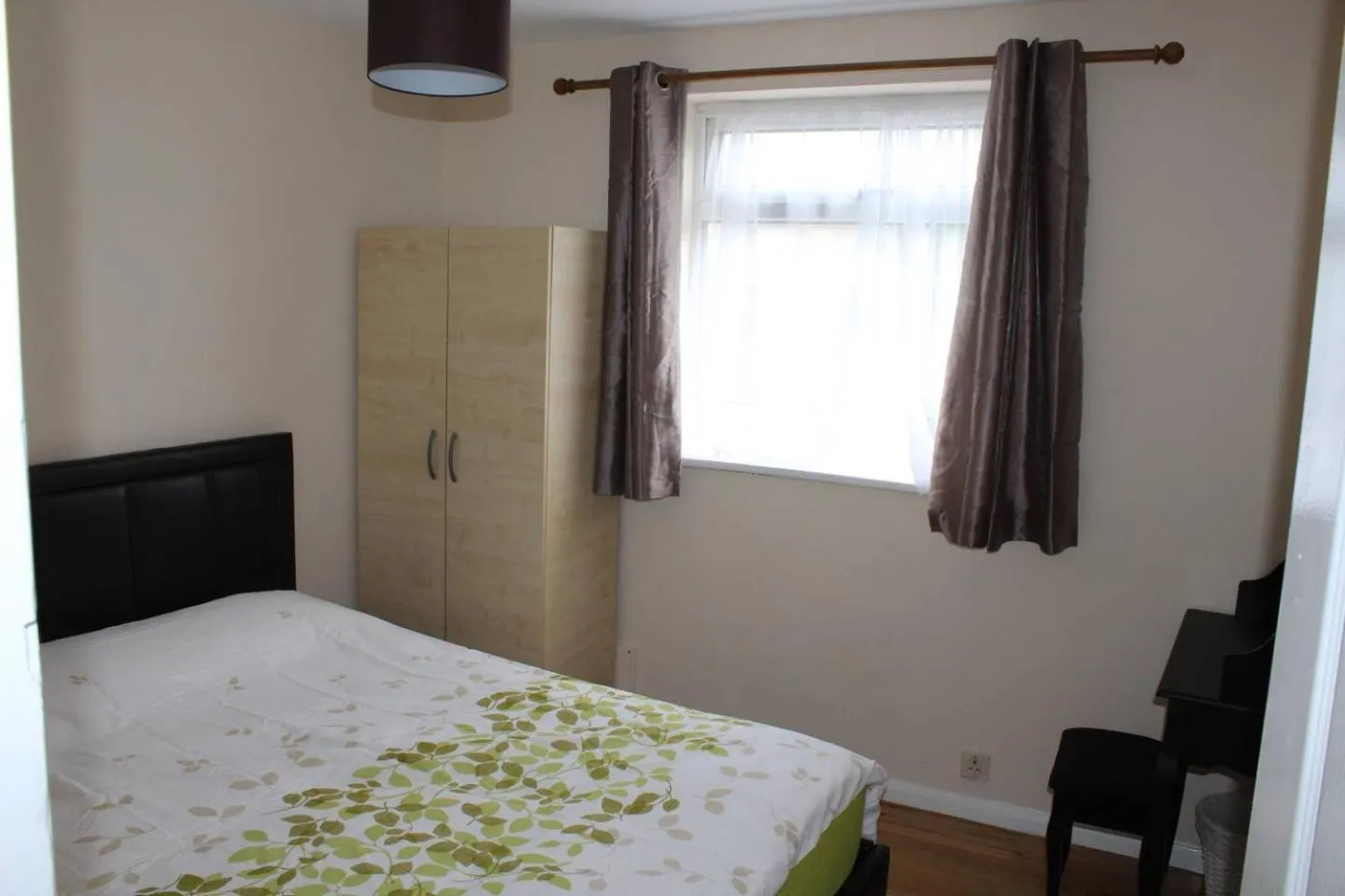 Bed in 25 Idmiston Road