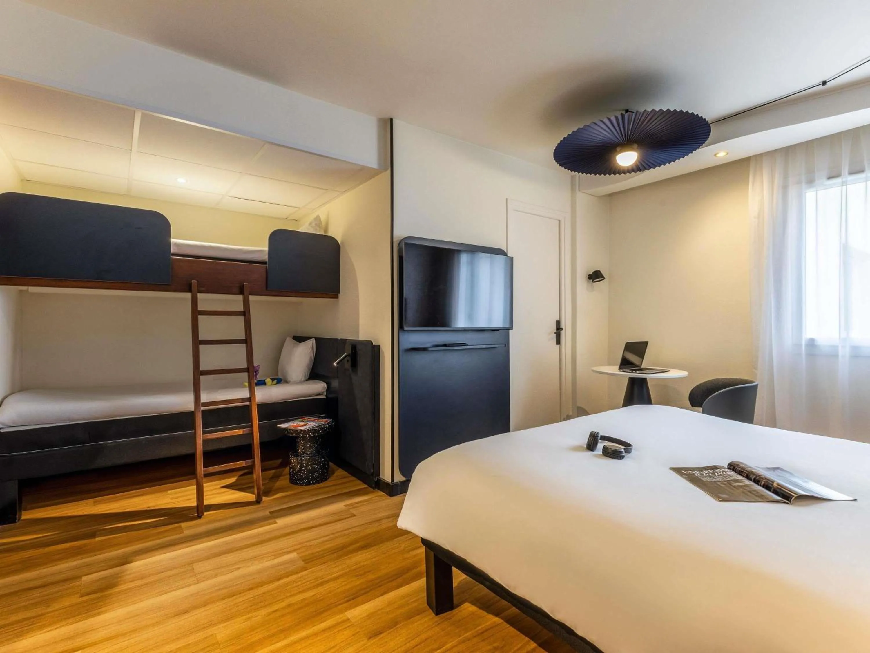 Bedroom, Bed in ibis Dunkerque