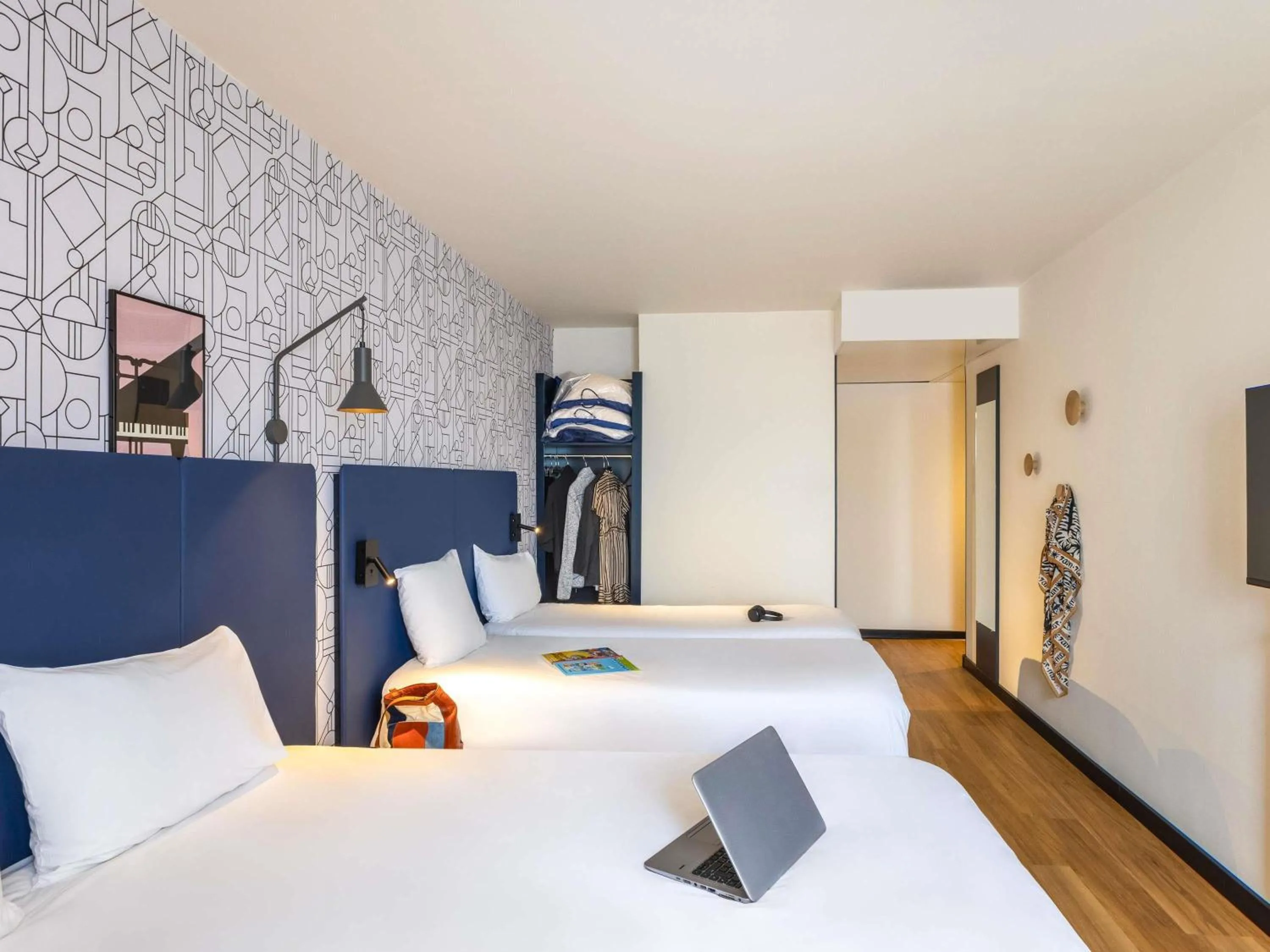 Bedroom, Bed in ibis Dunkerque